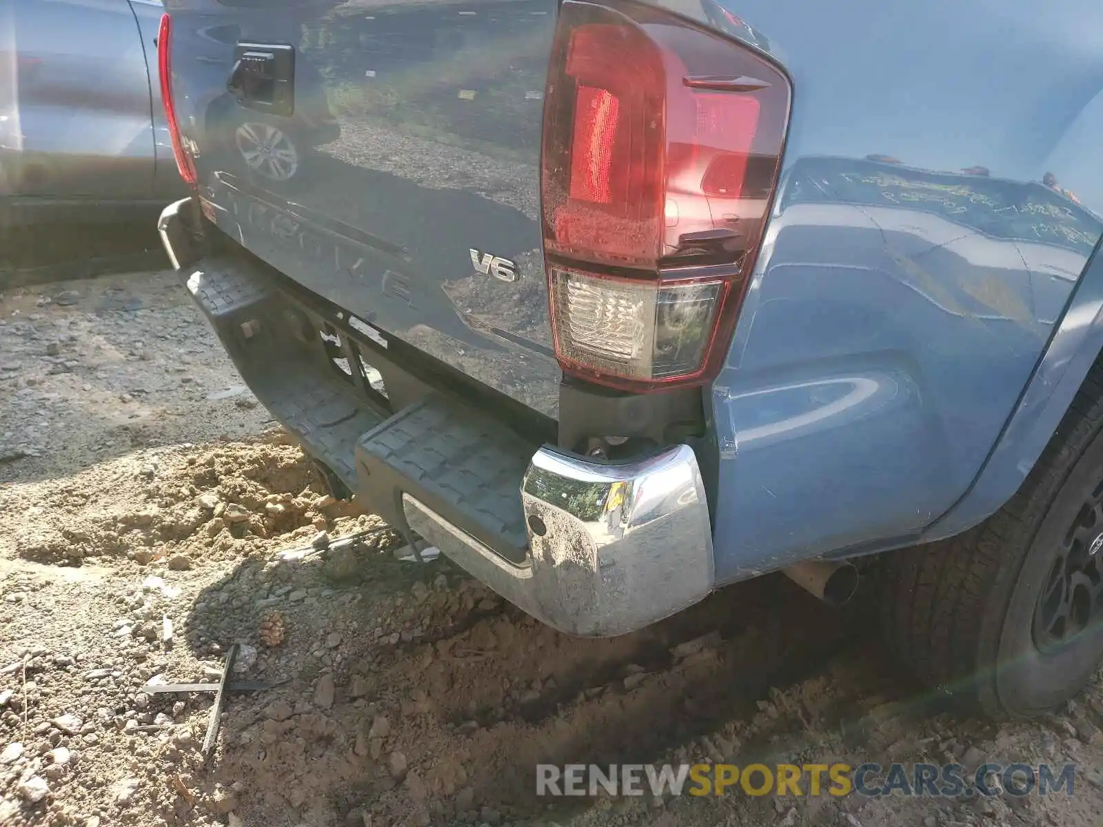 9 Photograph of a damaged car 5TFSZ5AN4KX169468 TOYOTA TACOMA 2019