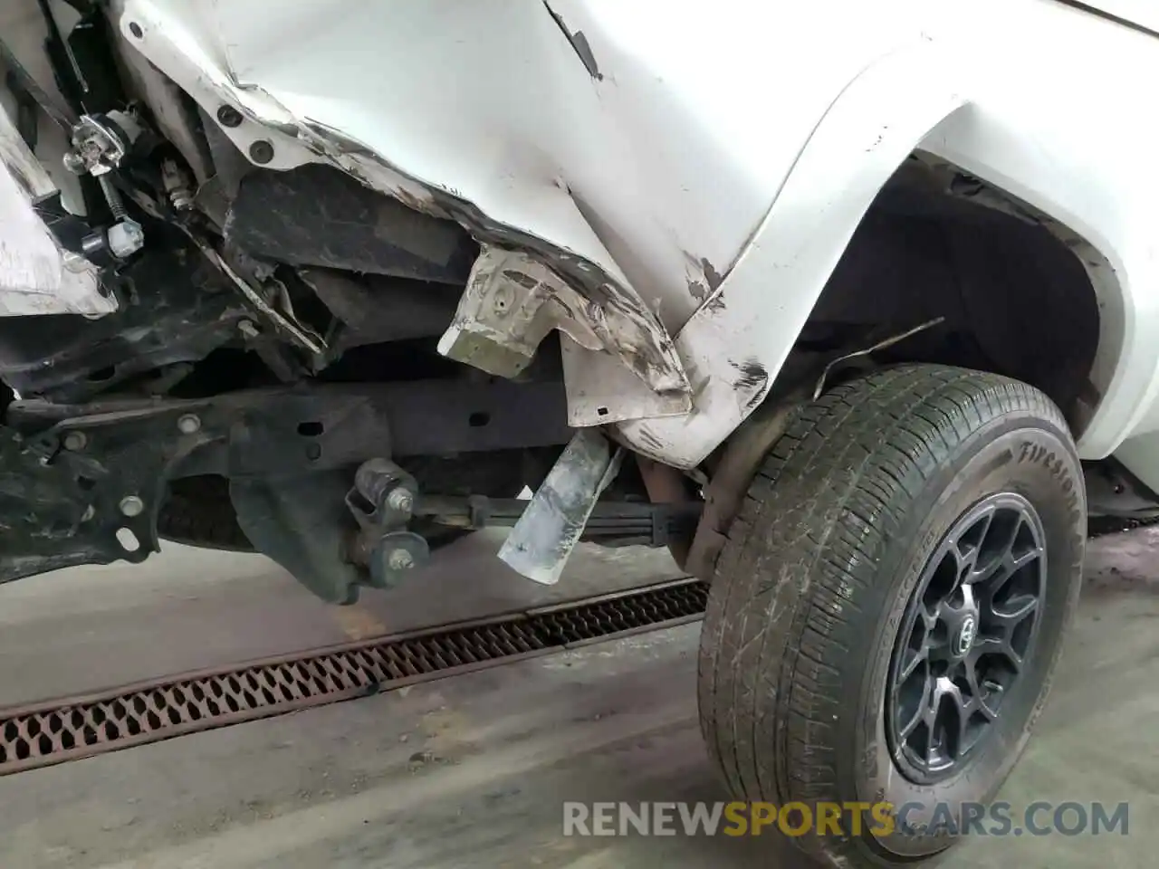 9 Photograph of a damaged car 5TFSZ5AN4KX181765 TOYOTA TACOMA 2019