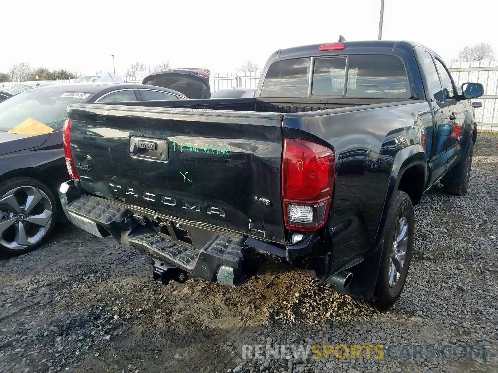 4 Фотография поврежденного автомобиля 5TFSZ5AN4KX185010 TOYOTA TACOMA 2019