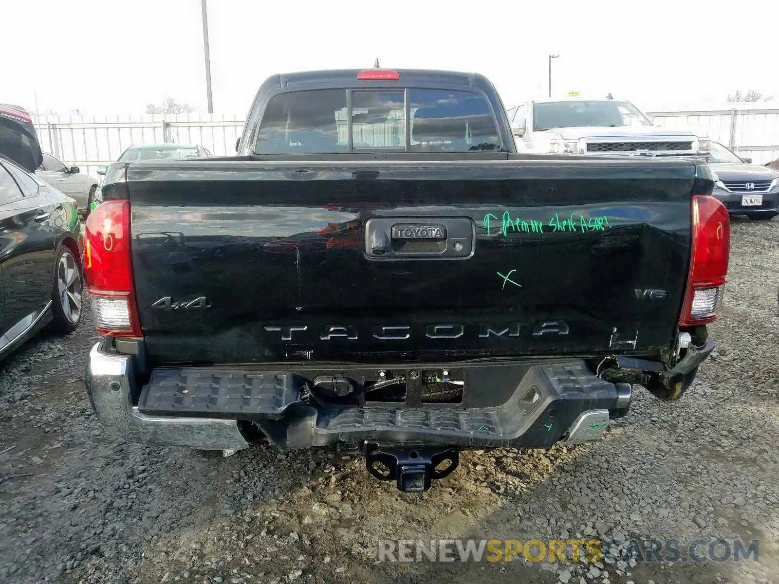 9 Photograph of a damaged car 5TFSZ5AN4KX185010 TOYOTA TACOMA 2019