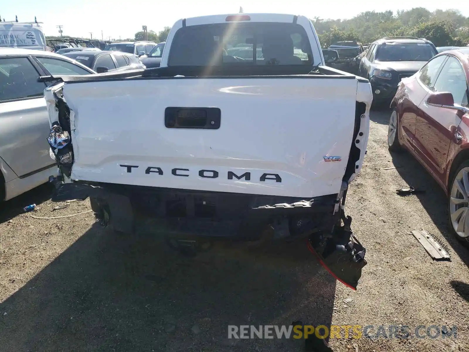 9 Photograph of a damaged car 5TFSZ5AN4KX189039 TOYOTA TACOMA 2019