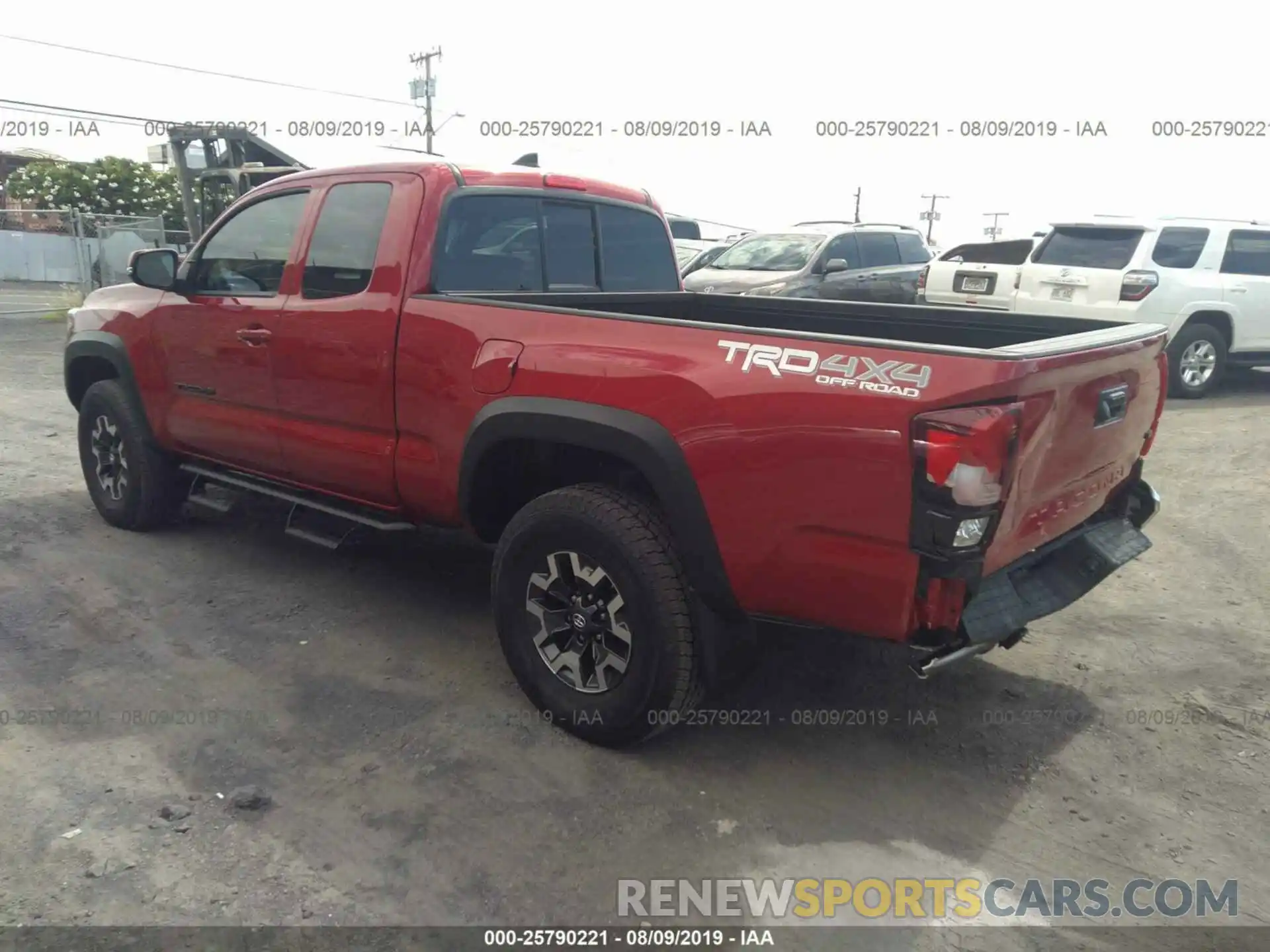 3 Фотография поврежденного автомобиля 5TFSZ5AN4KX189851 TOYOTA TACOMA 2019