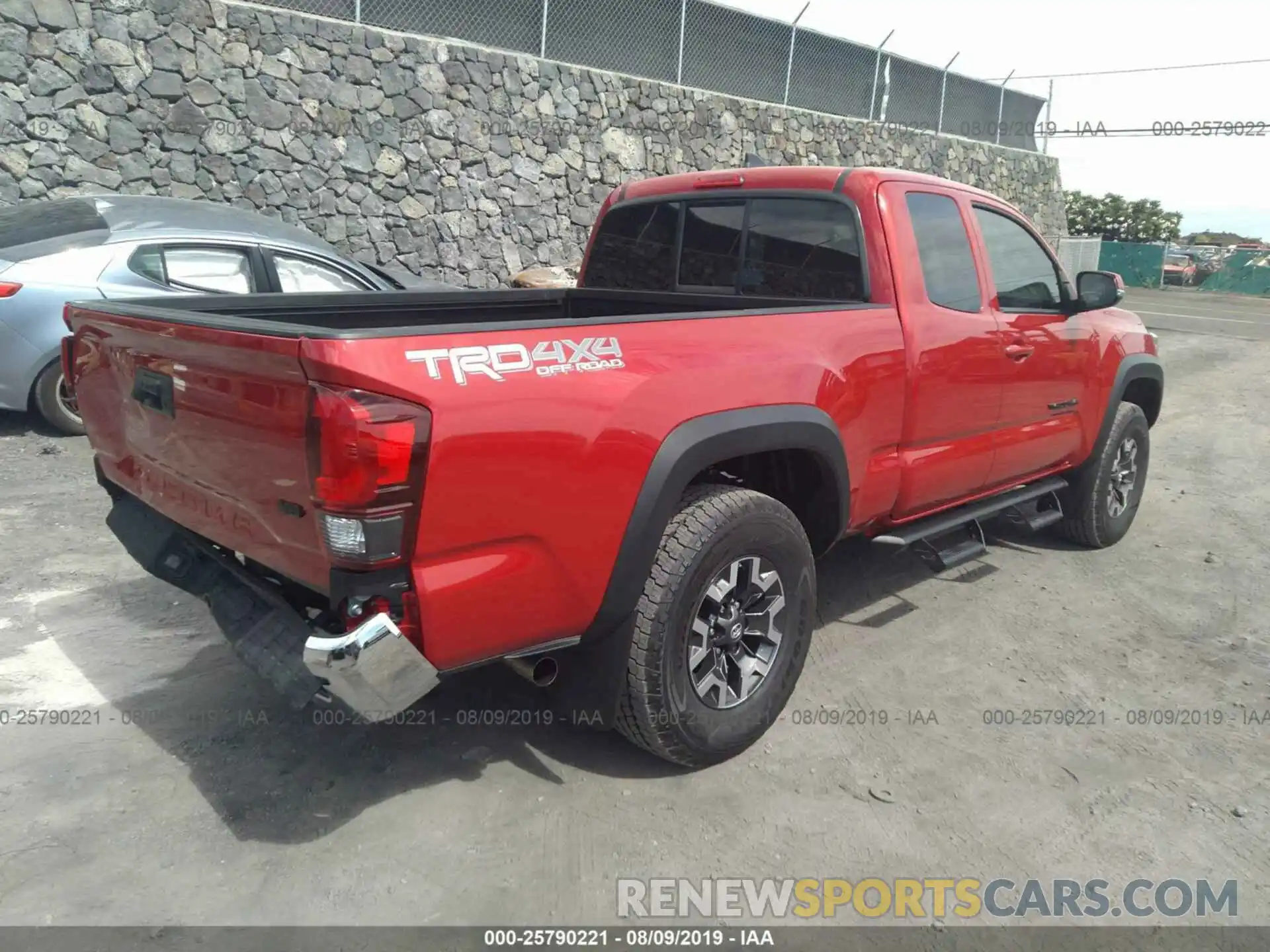 4 Фотография поврежденного автомобиля 5TFSZ5AN4KX189851 TOYOTA TACOMA 2019