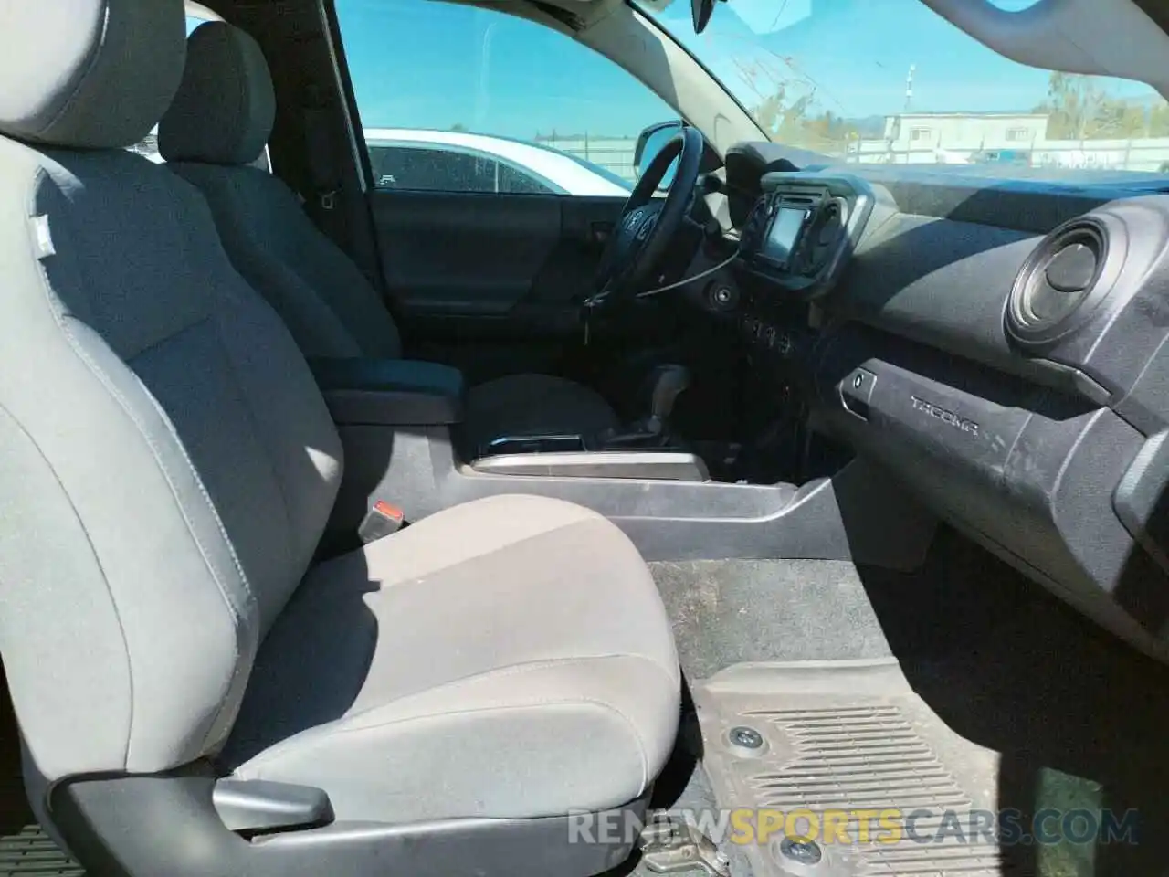 5 Photograph of a damaged car 5TFSZ5AN5KX172136 TOYOTA TACOMA 2019