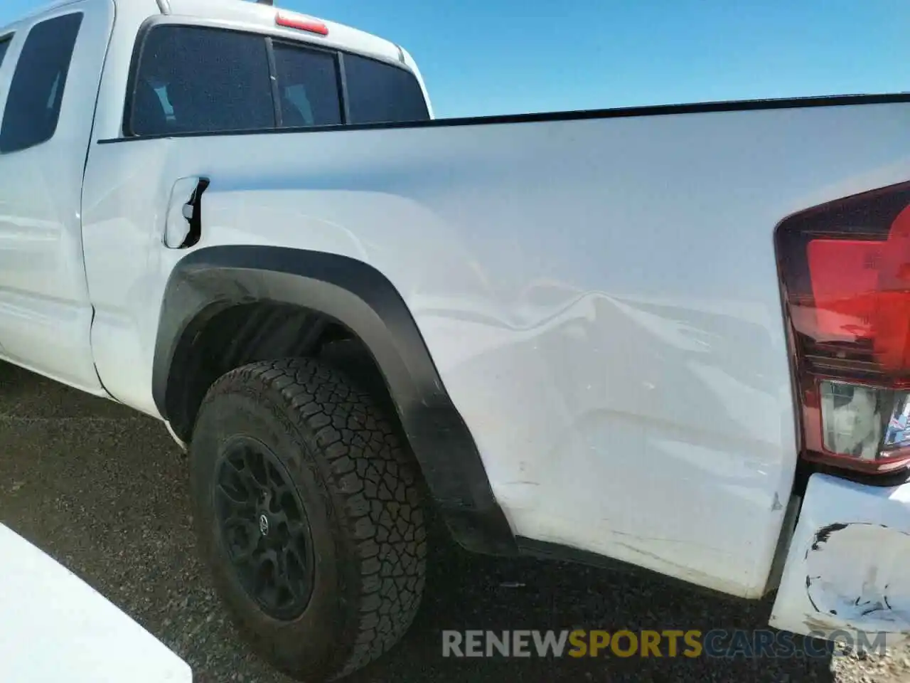 9 Photograph of a damaged car 5TFSZ5AN5KX172136 TOYOTA TACOMA 2019