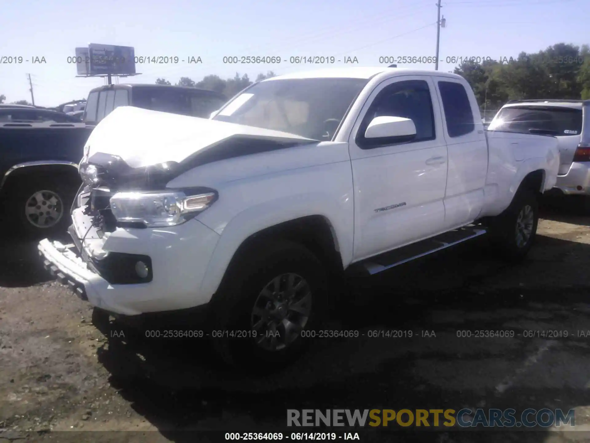 2 Фотография поврежденного автомобиля 5TFSZ5AN5KX172282 TOYOTA TACOMA 2019