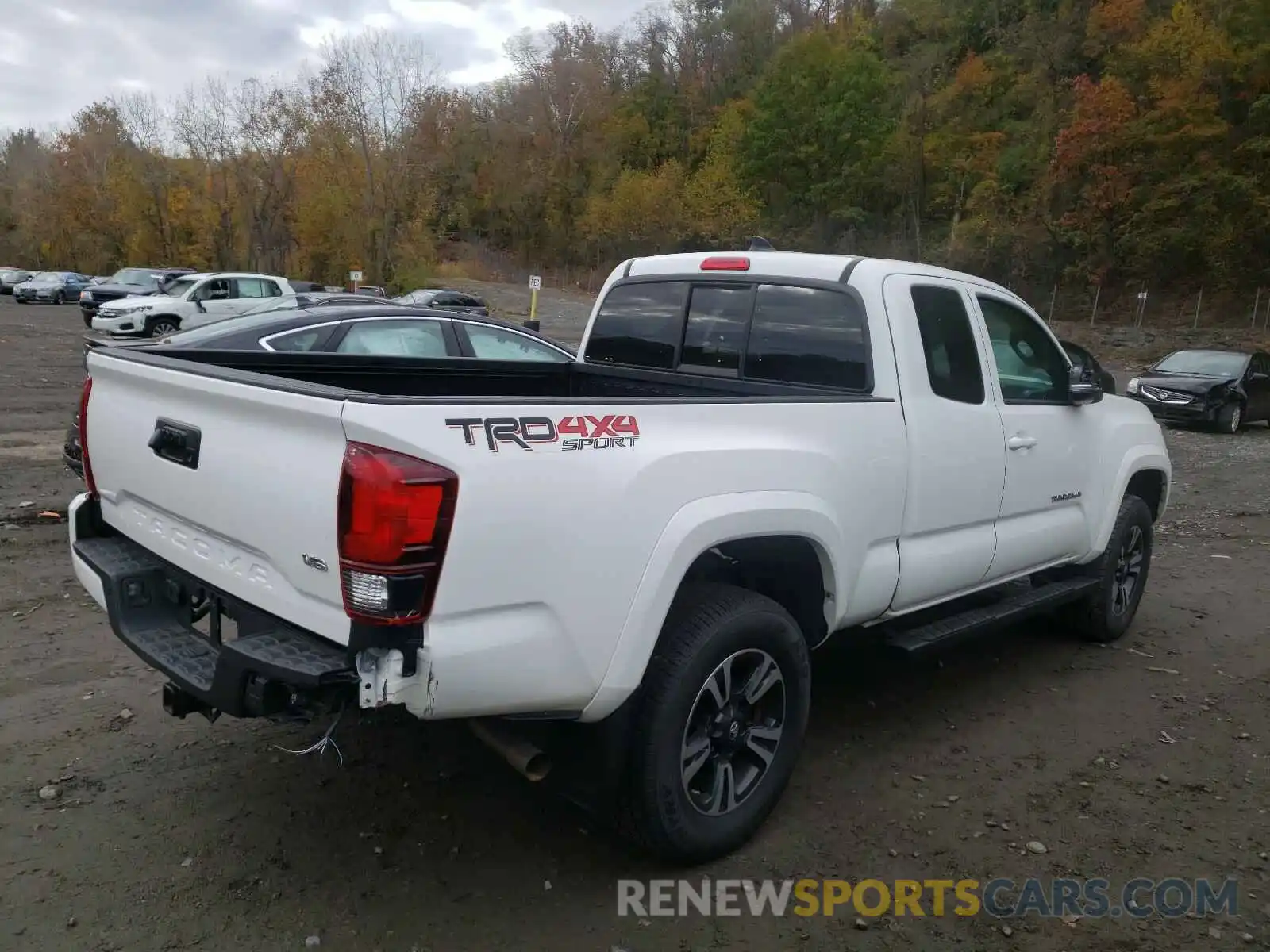 4 Фотография поврежденного автомобиля 5TFSZ5AN5KX176008 TOYOTA TACOMA 2019