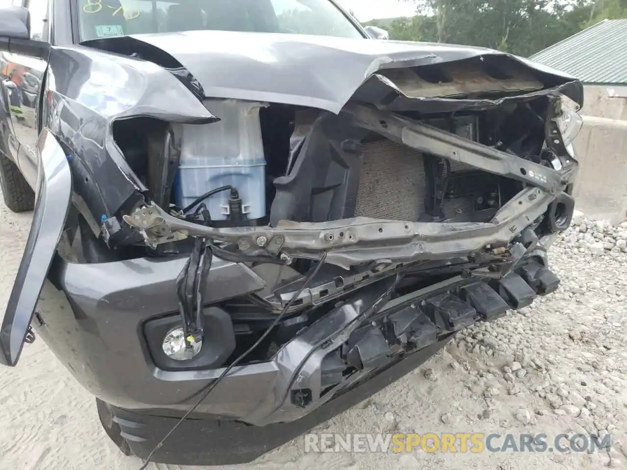 9 Photograph of a damaged car 5TFSZ5AN5KX183668 TOYOTA TACOMA 2019