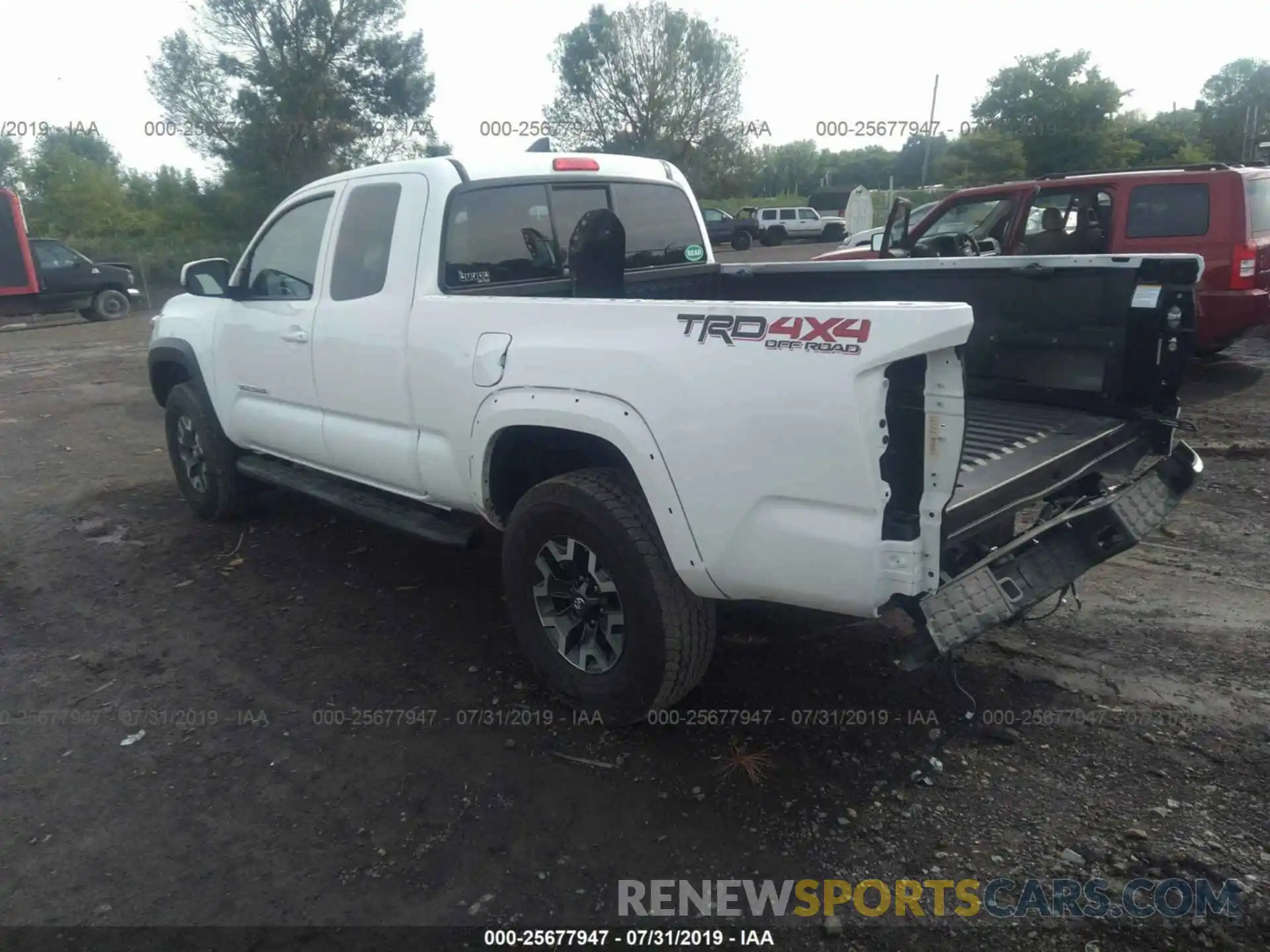 3 Фотография поврежденного автомобиля 5TFSZ5AN5KX185842 TOYOTA TACOMA 2019