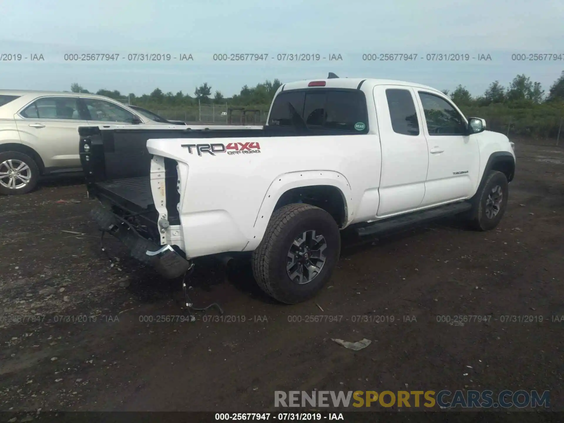 4 Фотография поврежденного автомобиля 5TFSZ5AN5KX185842 TOYOTA TACOMA 2019