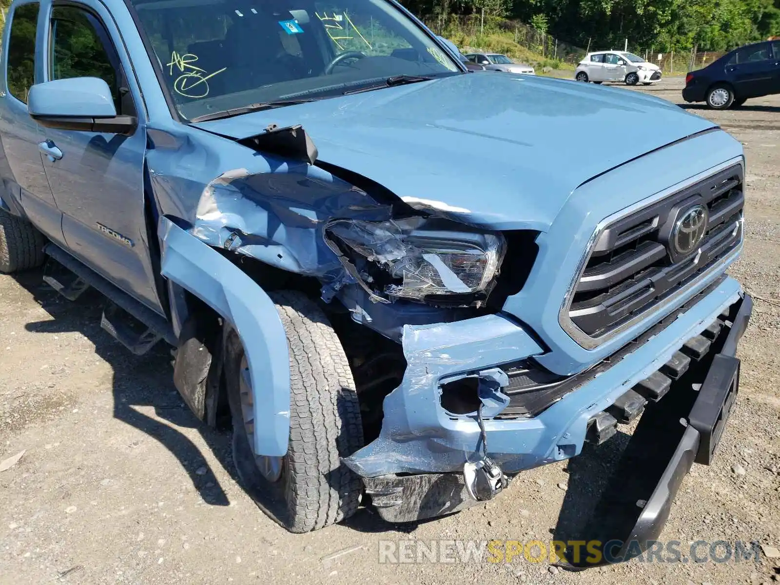 9 Photograph of a damaged car 5TFSZ5AN5KX189289 TOYOTA TACOMA 2019