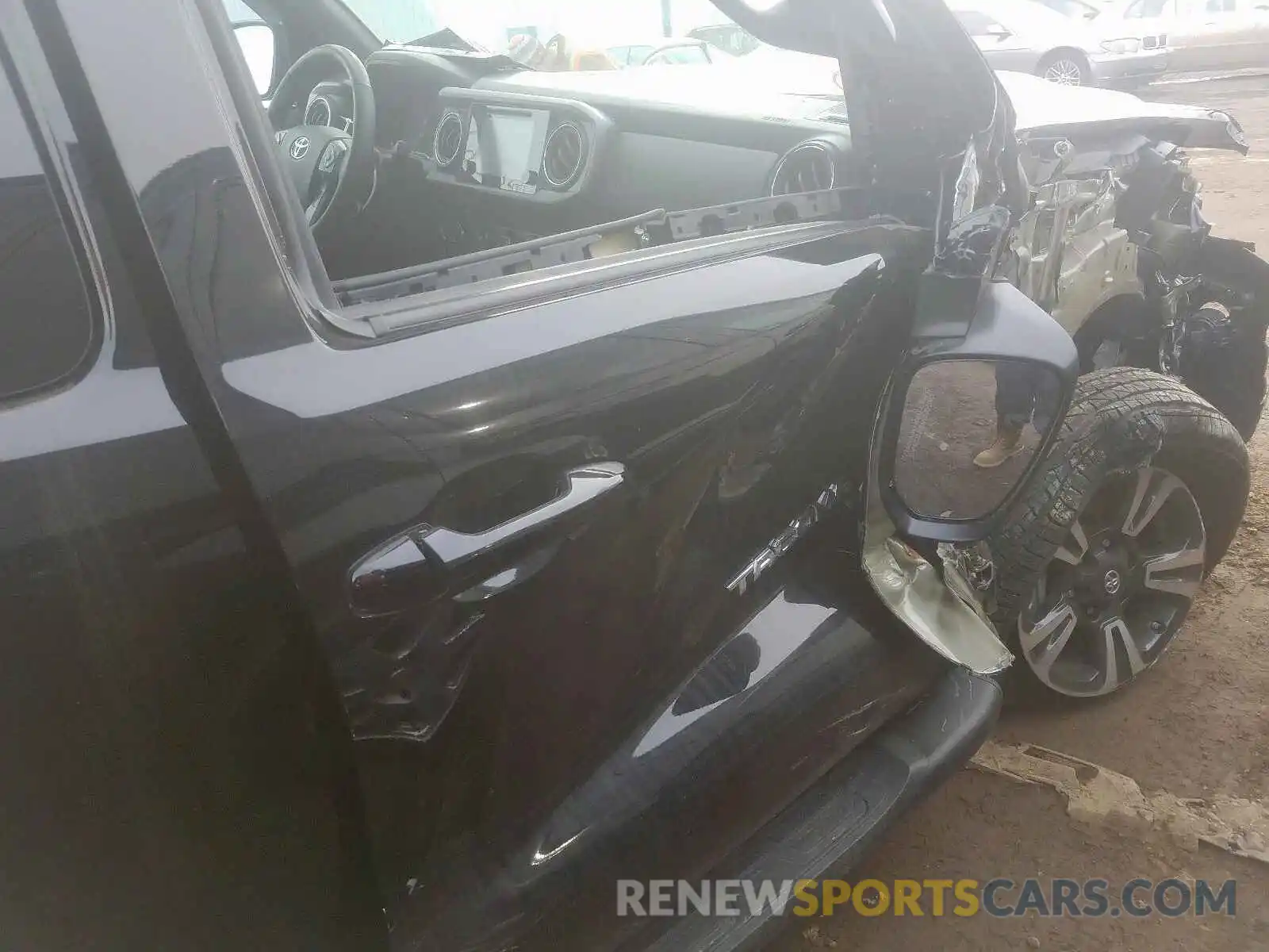 9 Photograph of a damaged car 5TFSZ5AN5KX191060 TOYOTA TACOMA 2019