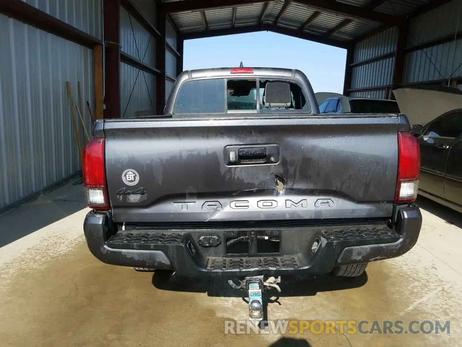 9 Photograph of a damaged car 5TFSZ5AN6KX166541 TOYOTA TACOMA 2019