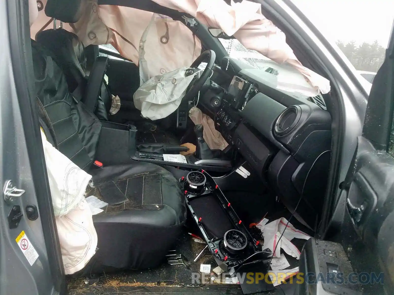 5 Photograph of a damaged car 5TFSZ5AN6KX167656 TOYOTA TACOMA 2019