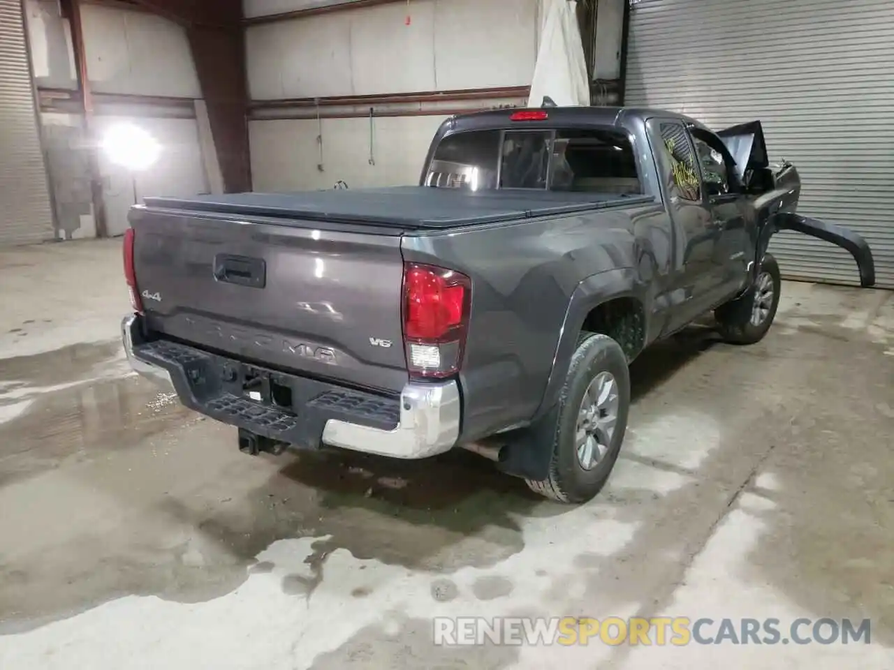 4 Photograph of a damaged car 5TFSZ5AN6KX196591 TOYOTA TACOMA 2019