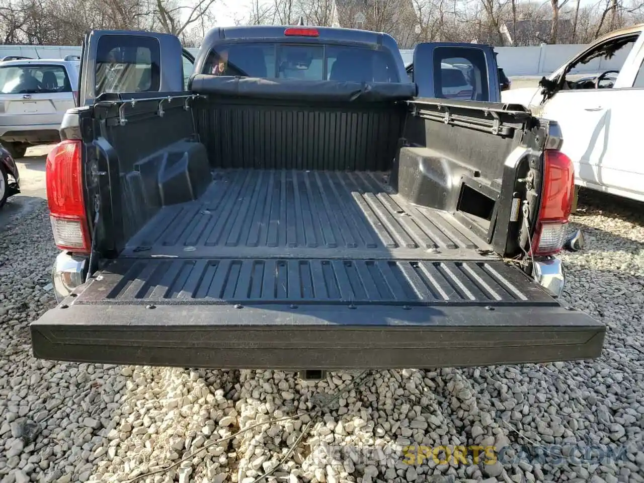 6 Photograph of a damaged car 5TFSZ5AN6KX207492 TOYOTA TACOMA 2019