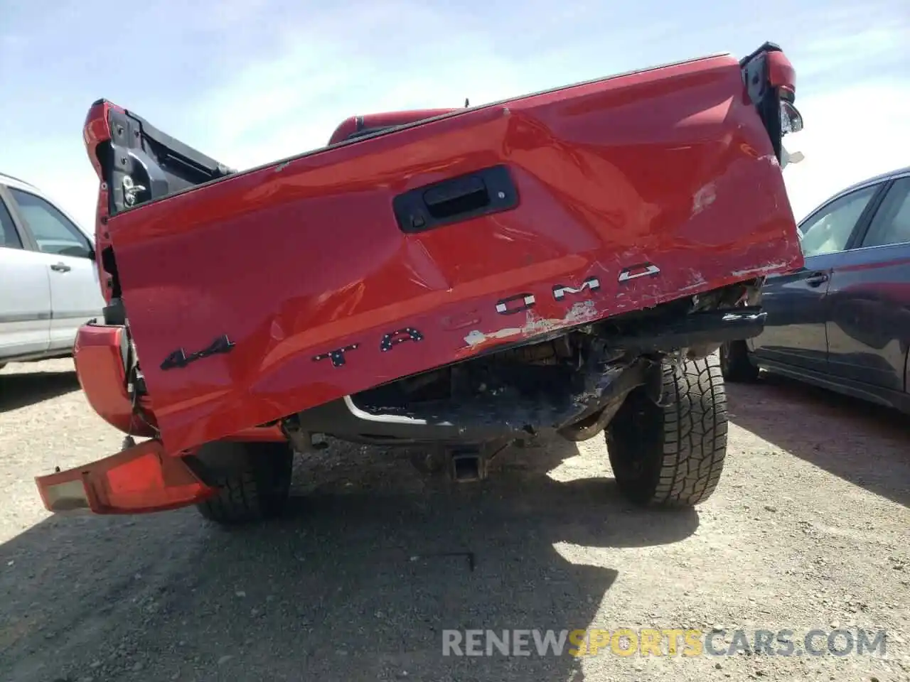 9 Photograph of a damaged car 5TFSZ5AN7KX171344 TOYOTA TACOMA 2019