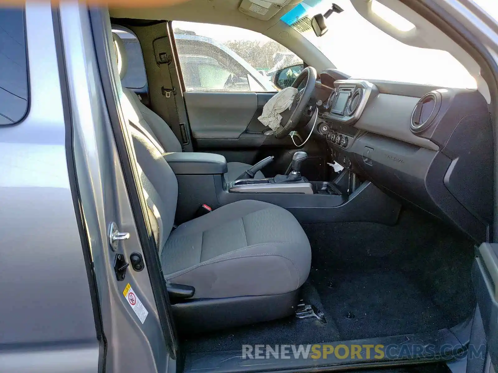 5 Photograph of a damaged car 5TFSZ5AN7KX179878 TOYOTA TACOMA 2019