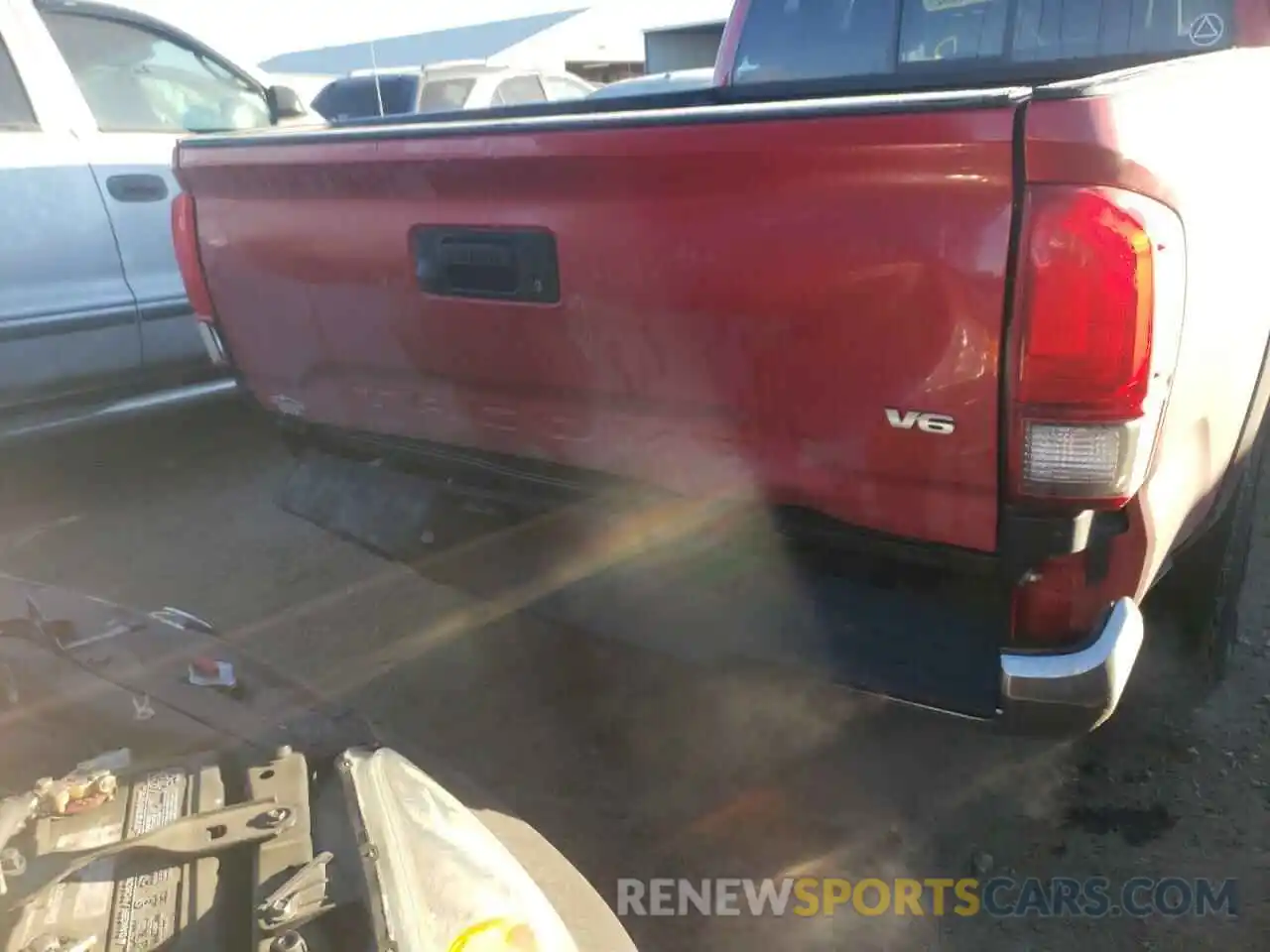 9 Photograph of a damaged car 5TFSZ5AN7KX182621 TOYOTA TACOMA 2019