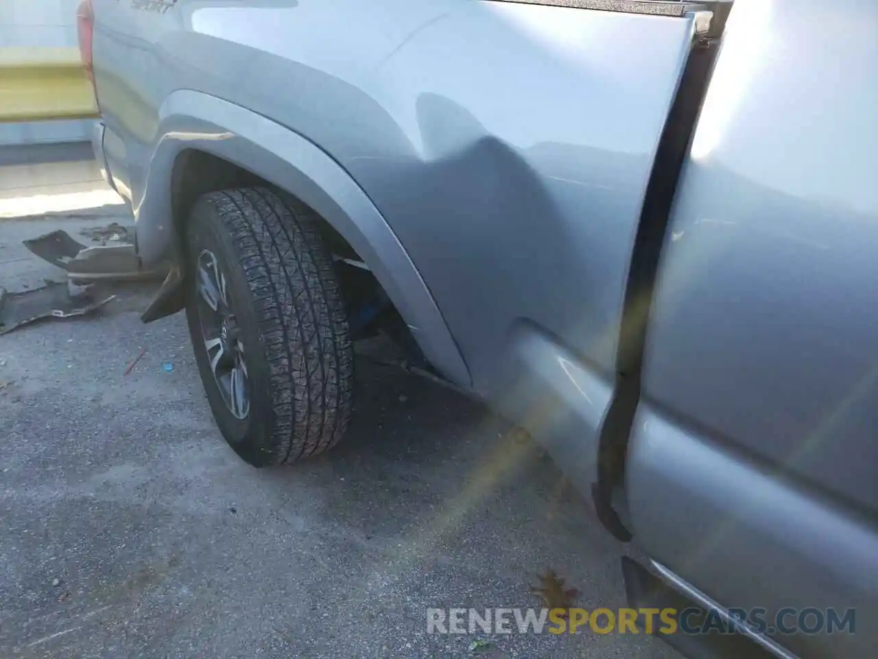 9 Photograph of a damaged car 5TFSZ5AN7KX191710 TOYOTA TACOMA 2019