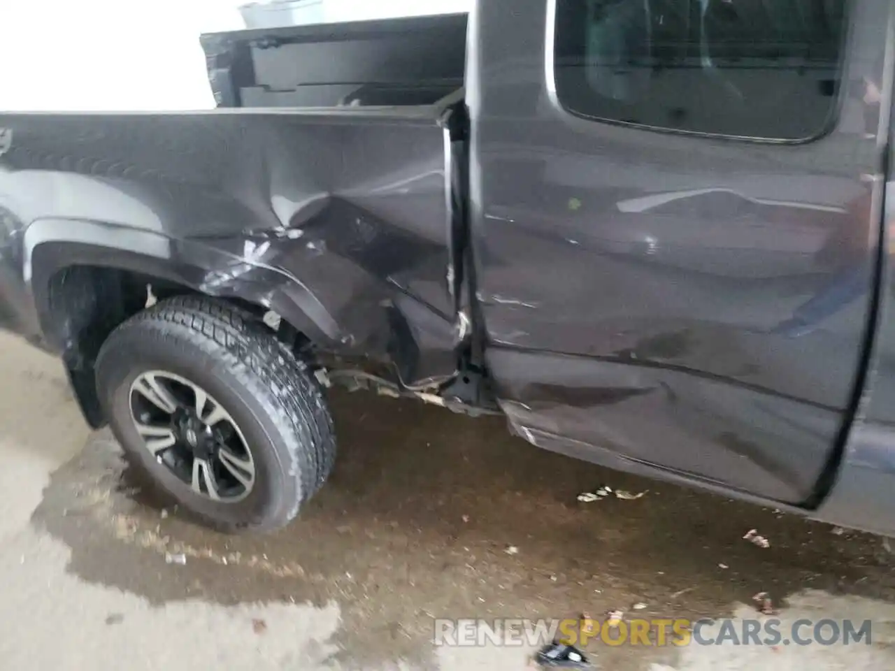 9 Photograph of a damaged car 5TFSZ5AN7KX203855 TOYOTA TACOMA 2019