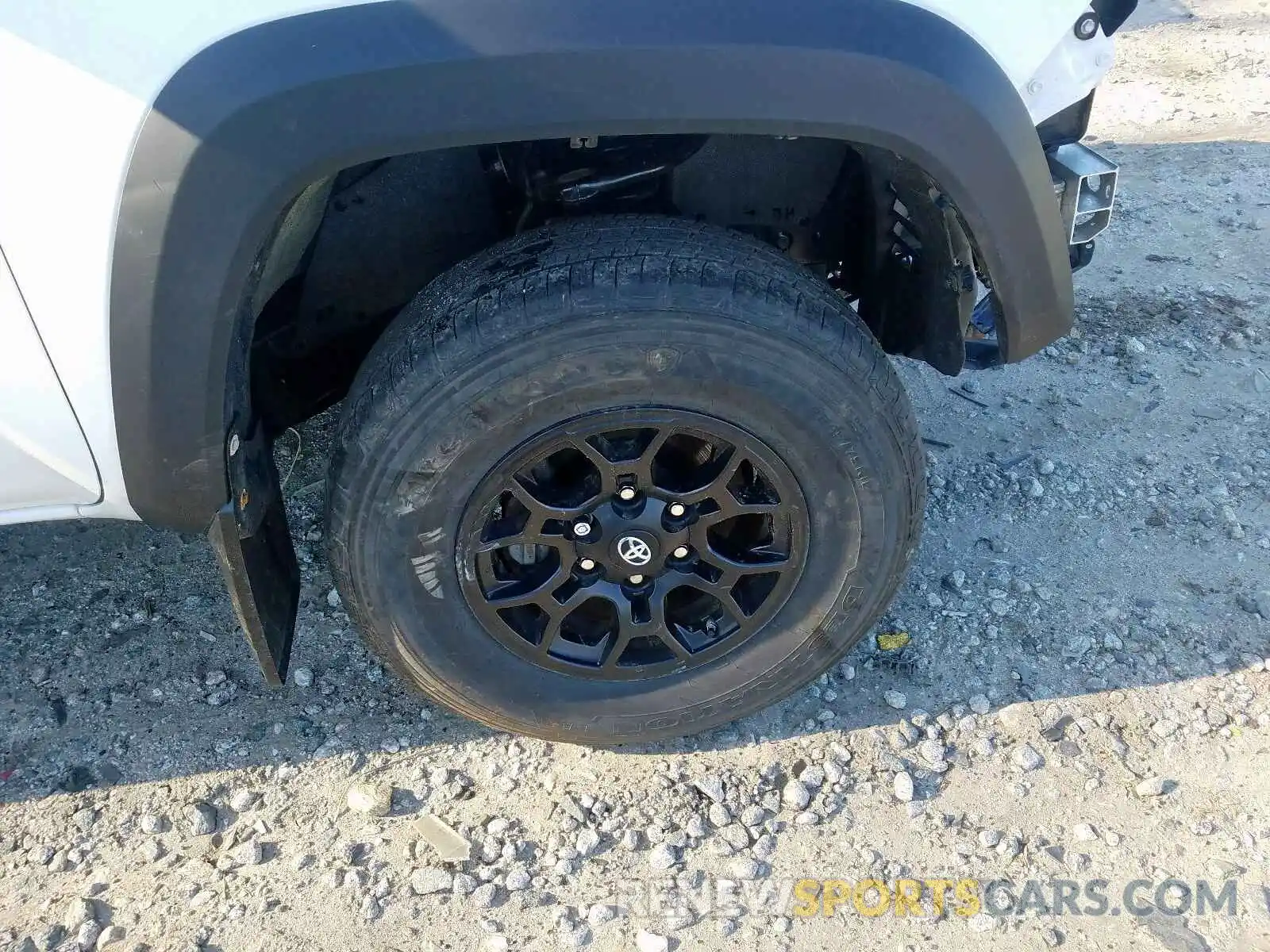 9 Photograph of a damaged car 5TFSZ5AN8KX169490 TOYOTA TACOMA 2019