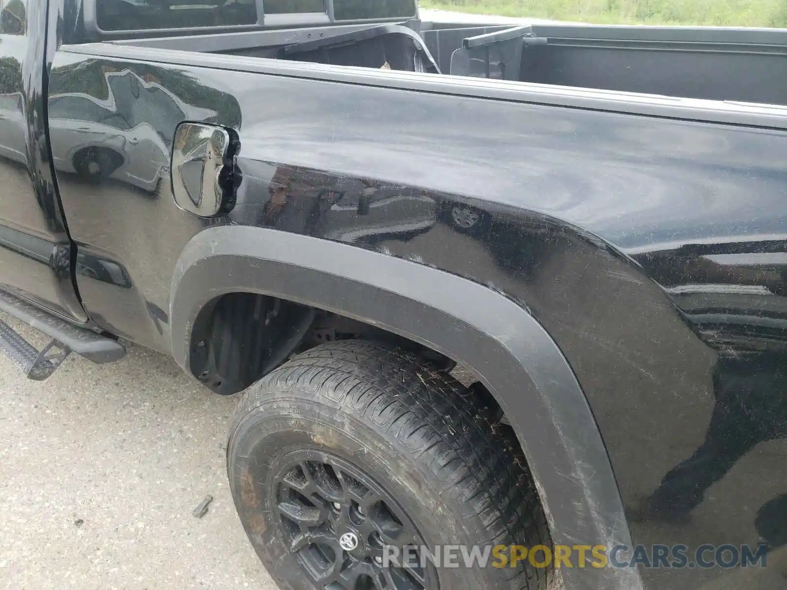 9 Photograph of a damaged car 5TFSZ5AN9KX171376 TOYOTA TACOMA 2019