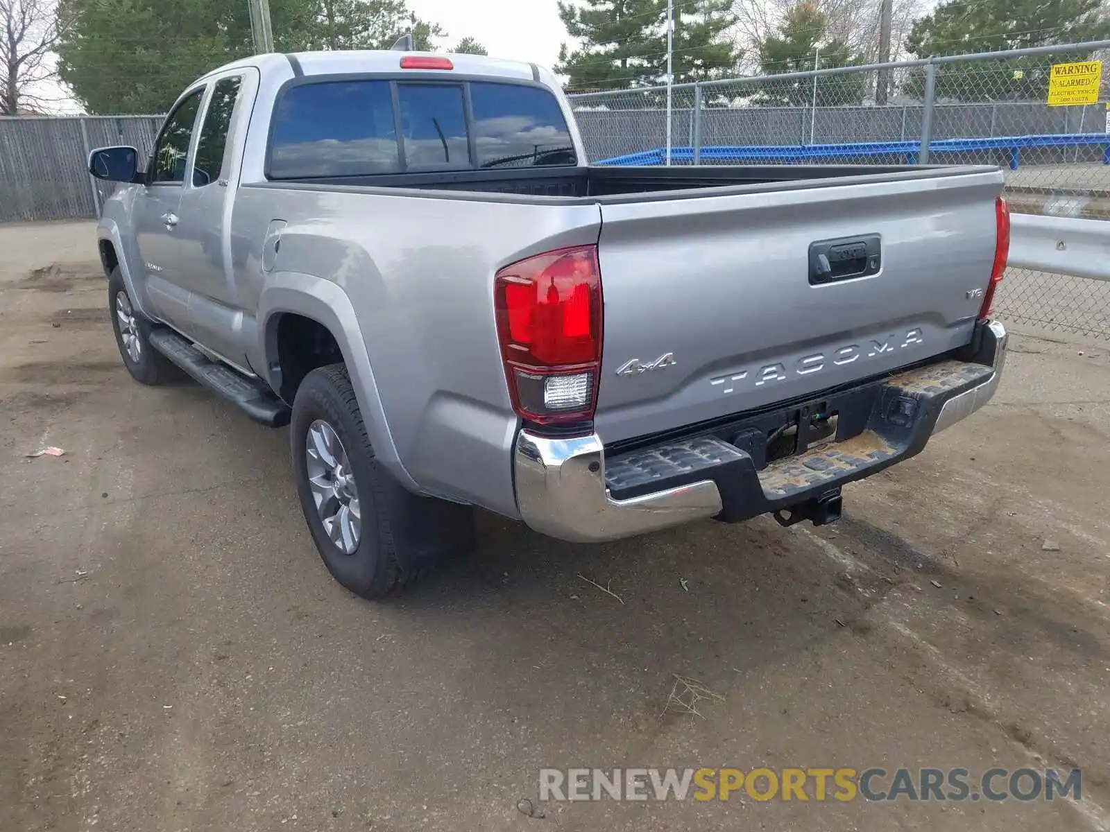 3 Photograph of a damaged car 5TFSZ5ANXKX170558 TOYOTA TACOMA 2019