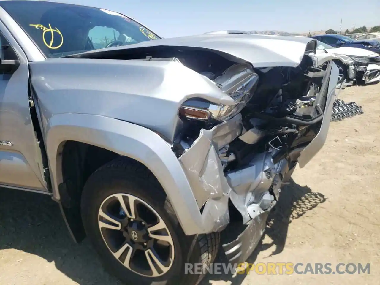 9 Photograph of a damaged car 5TFSZ5ANXKX171032 TOYOTA TACOMA 2019