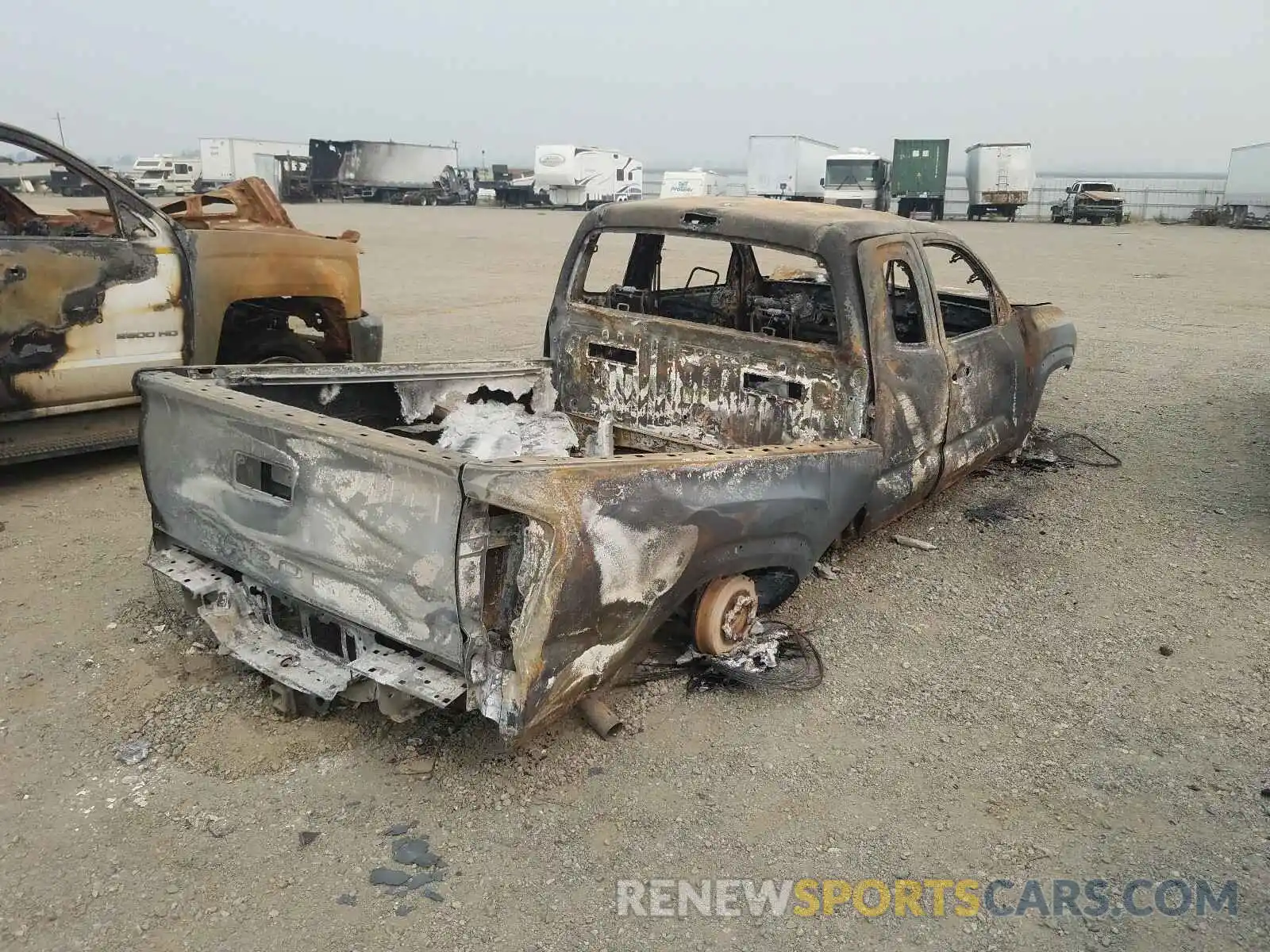 4 Photograph of a damaged car 5TFSZ5ANXKX179194 TOYOTA TACOMA 2019