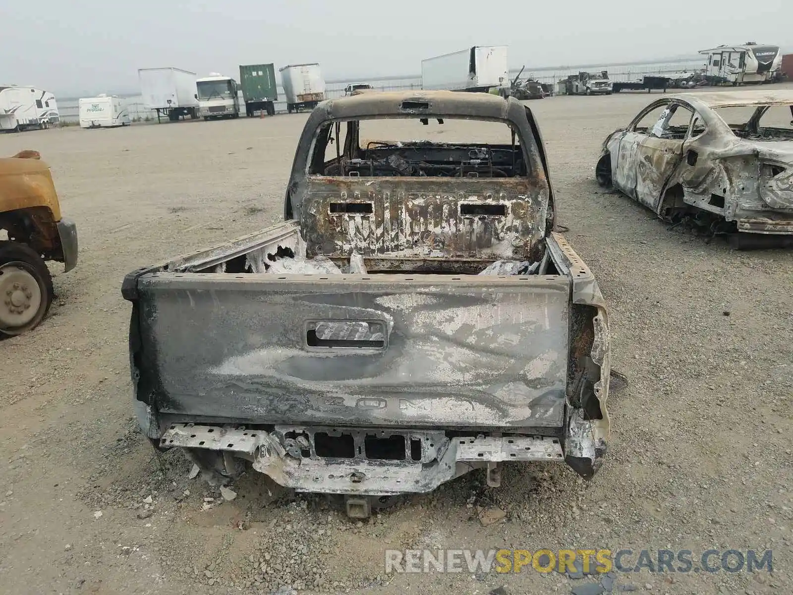 9 Photograph of a damaged car 5TFSZ5ANXKX179194 TOYOTA TACOMA 2019