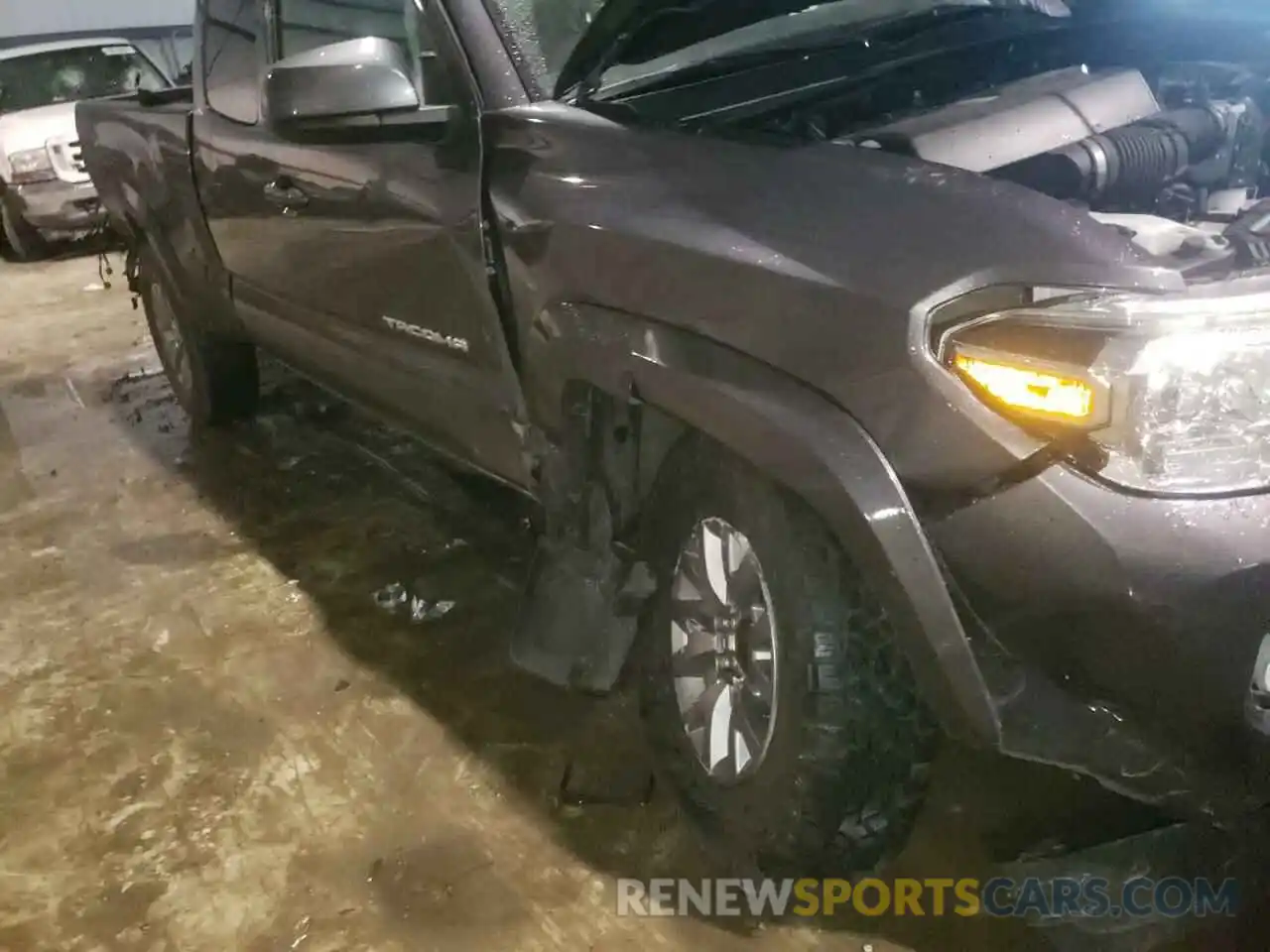 9 Photograph of a damaged car 5TFSZ5ANXKX181267 TOYOTA TACOMA 2019