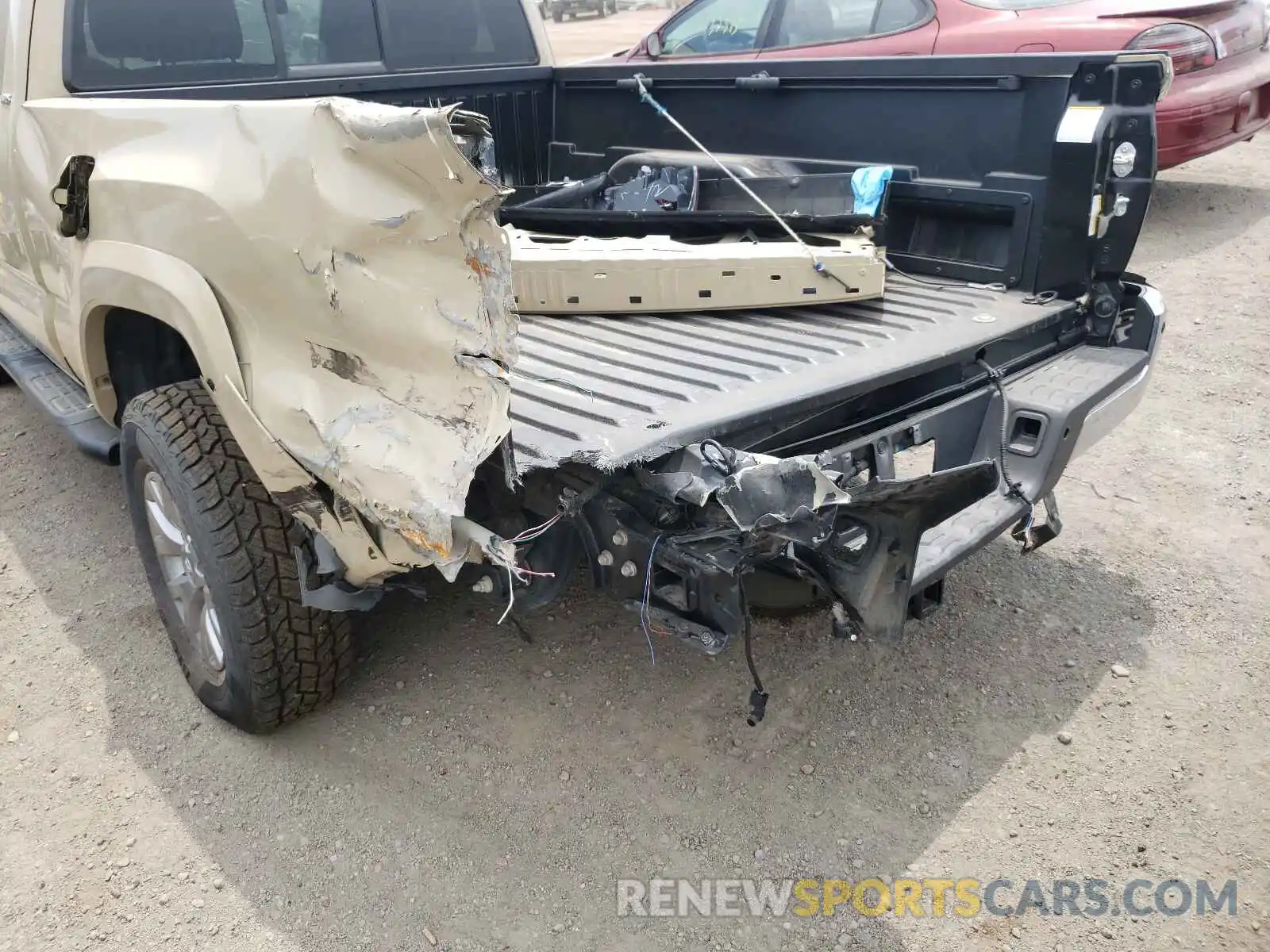 9 Photograph of a damaged car 5TFSZ5ANXKX192933 TOYOTA TACOMA 2019