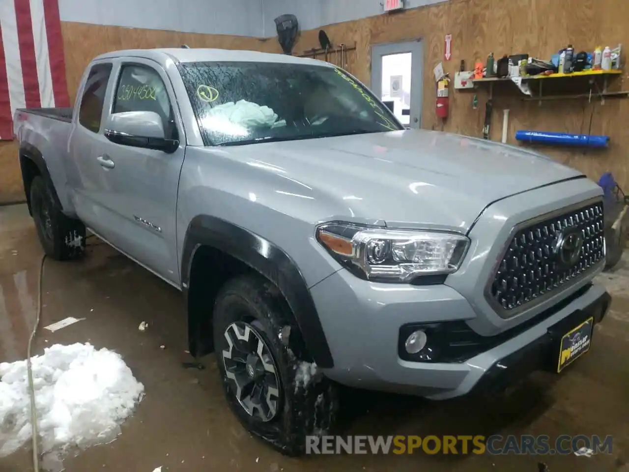 1 Photograph of a damaged car 5TFSZ5ANXKX195735 TOYOTA TACOMA 2019