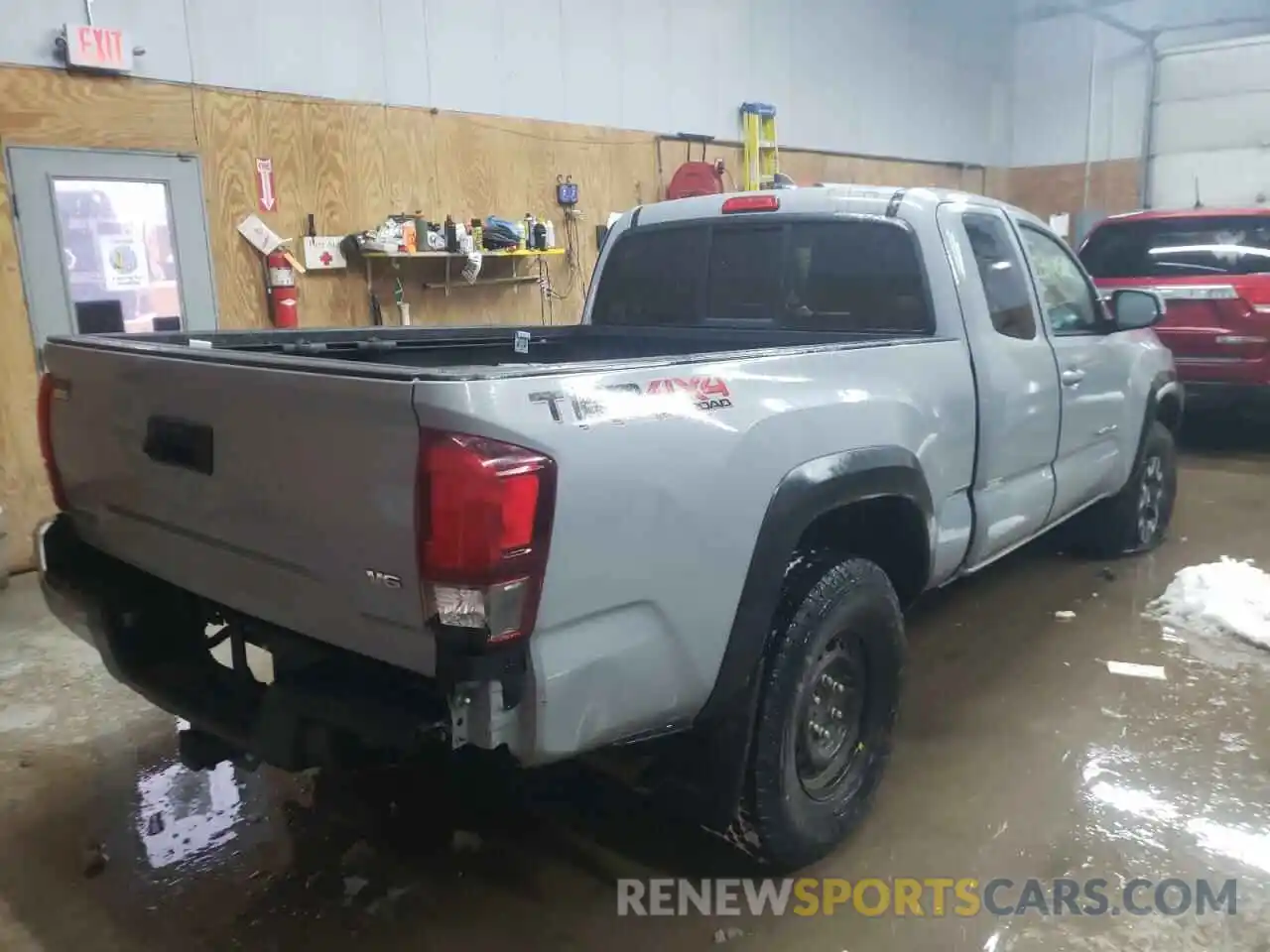 4 Photograph of a damaged car 5TFSZ5ANXKX195735 TOYOTA TACOMA 2019