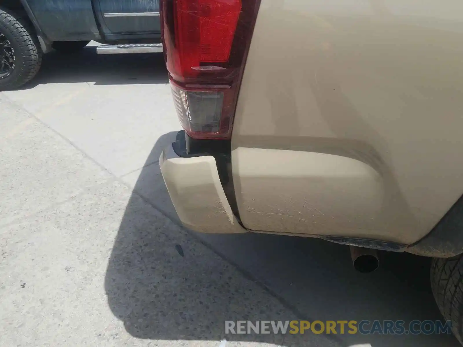 9 Photograph of a damaged car 5TFSZ5ANXKX203851 TOYOTA TACOMA 2019