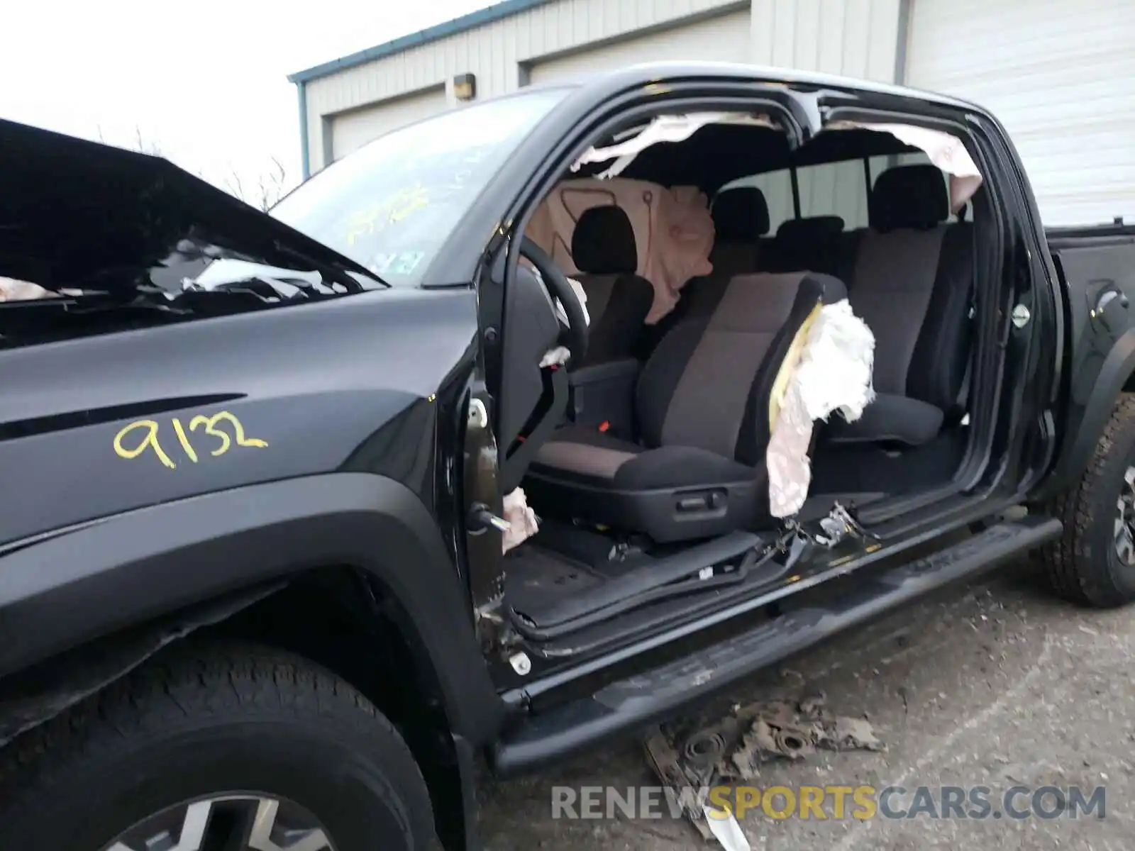 9 Photograph of a damaged car 3THCZ5AN4LM345821 TOYOTA TACOMA 2020