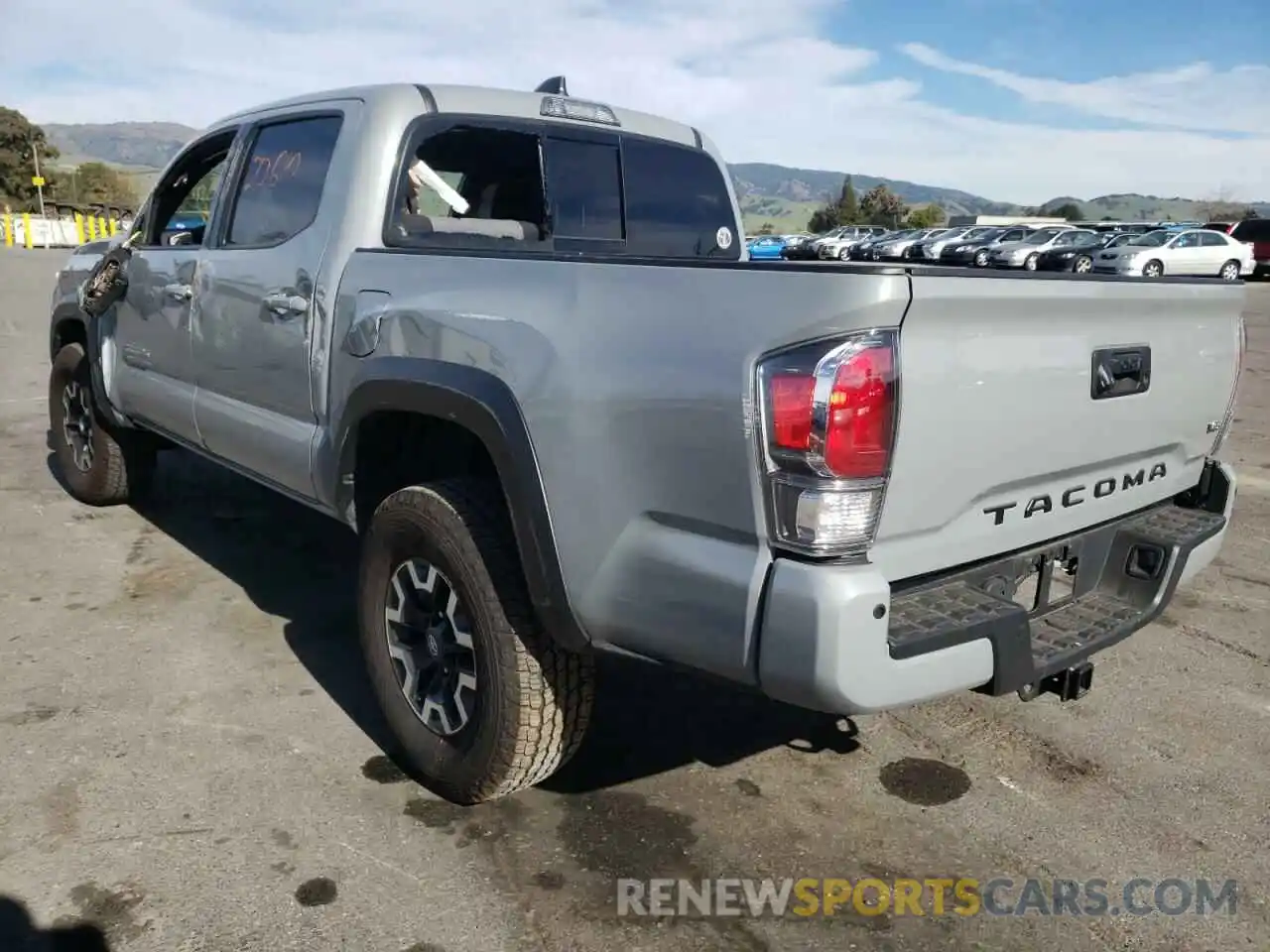 3 Photograph of a damaged car 3TMAZ5CN0LM115617 TOYOTA TACOMA 2020