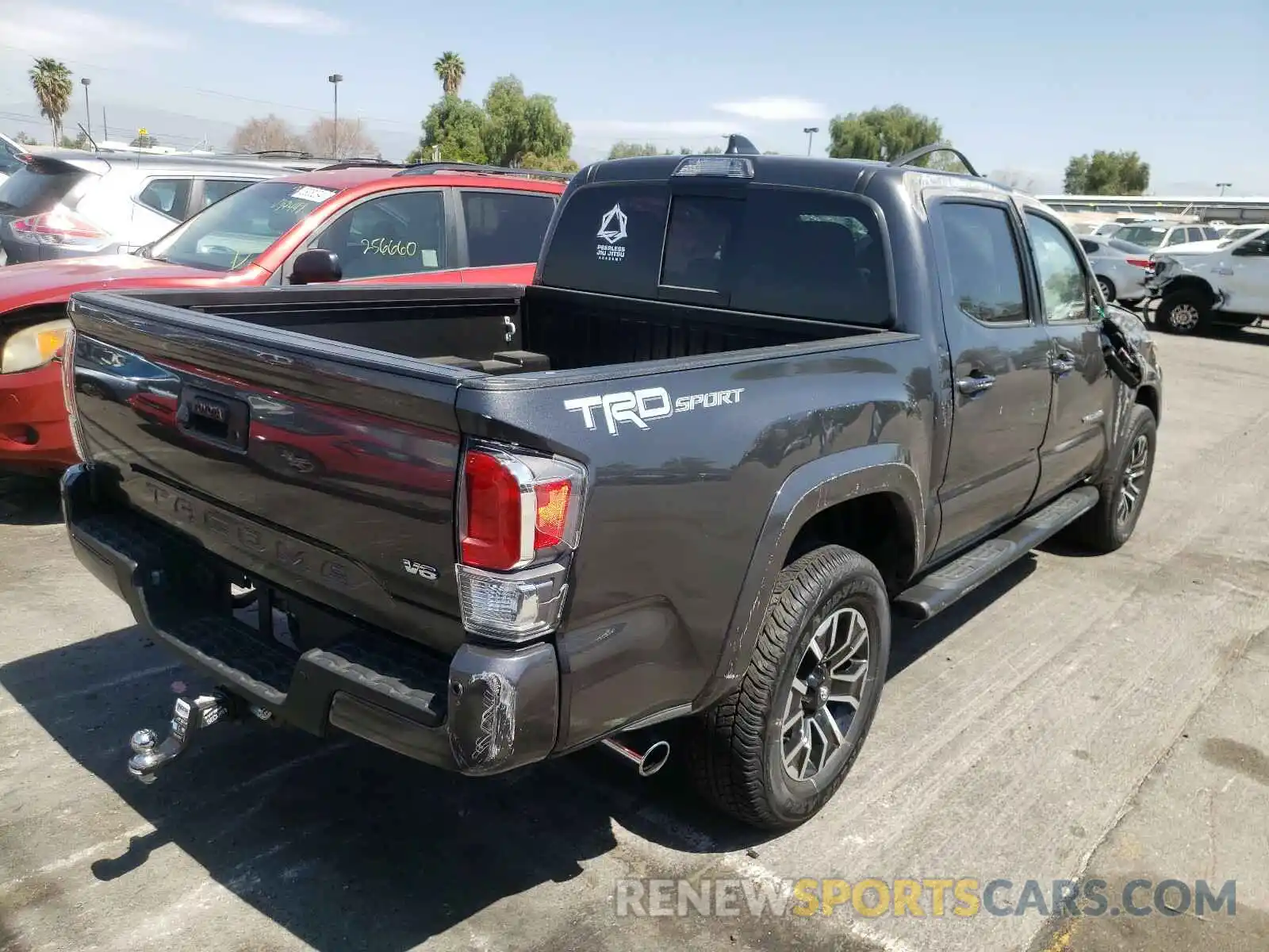 4 Photograph of a damaged car 3TMAZ5CN0LM118128 TOYOTA TACOMA 2020