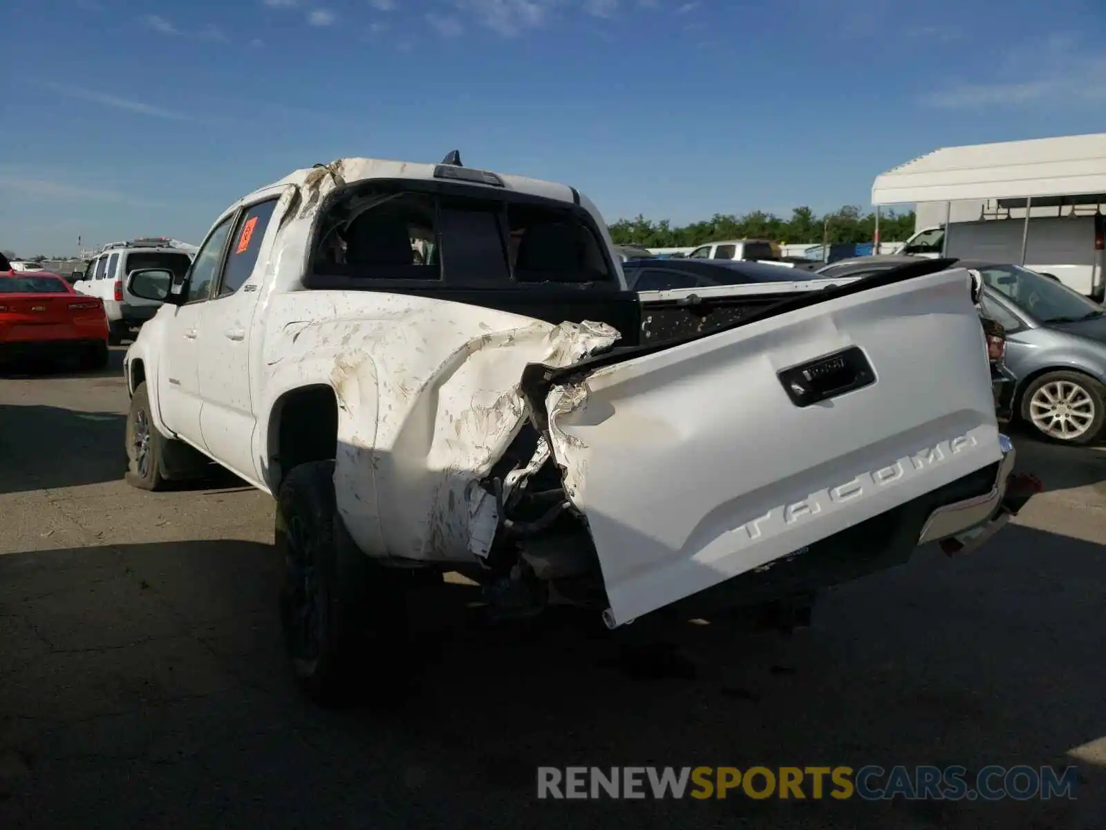 3 Photograph of a damaged car 3TMAZ5CN0LM118582 TOYOTA TACOMA 2020