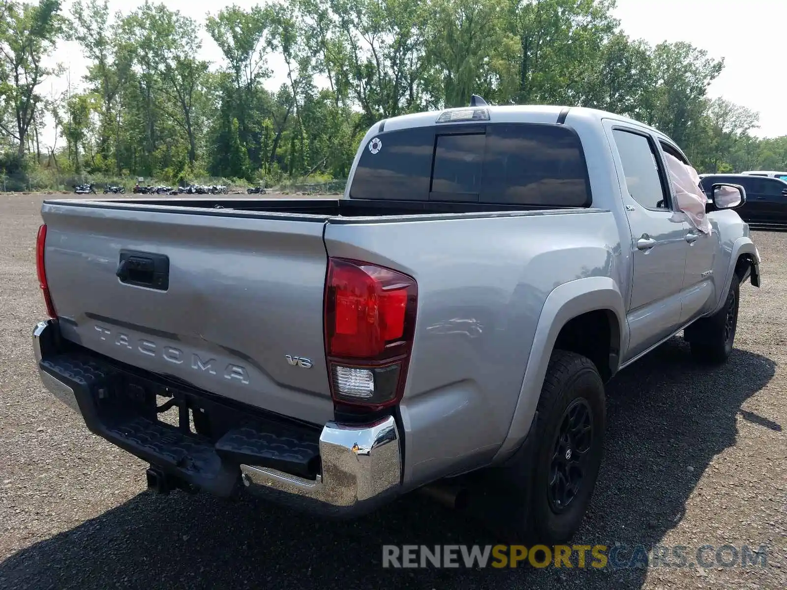 4 Photograph of a damaged car 3TMAZ5CN0LM120414 TOYOTA TACOMA 2020