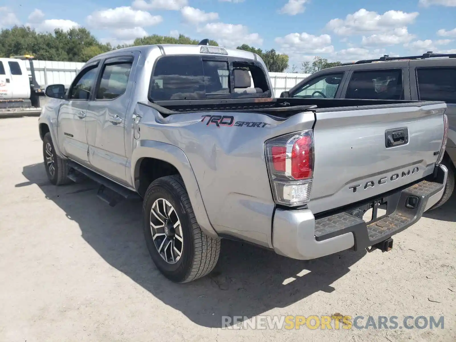 3 Photograph of a damaged car 3TMAZ5CN0LM122020 TOYOTA TACOMA 2020