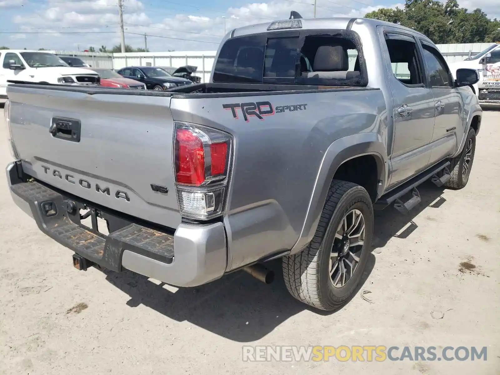 4 Photograph of a damaged car 3TMAZ5CN0LM122020 TOYOTA TACOMA 2020