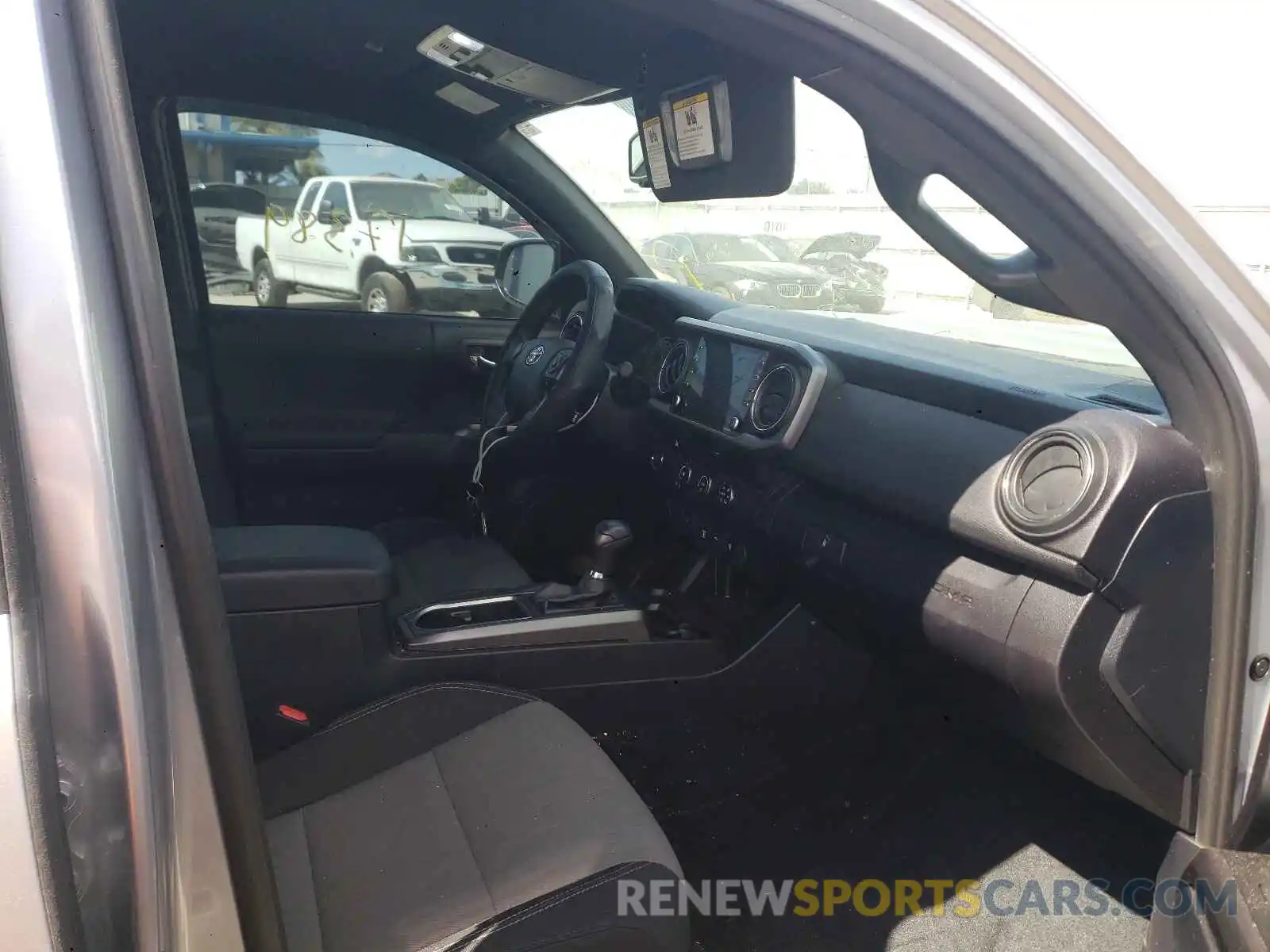 5 Photograph of a damaged car 3TMAZ5CN0LM122020 TOYOTA TACOMA 2020