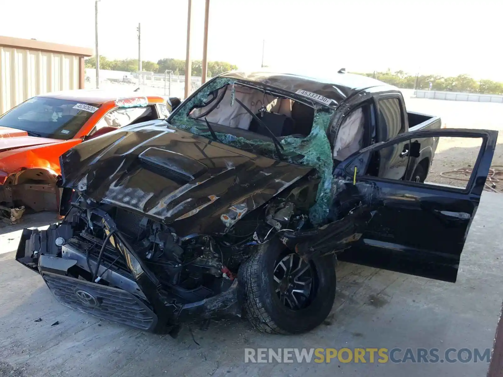 2 Photograph of a damaged car 3TMAZ5CN0LM123118 TOYOTA TACOMA 2020