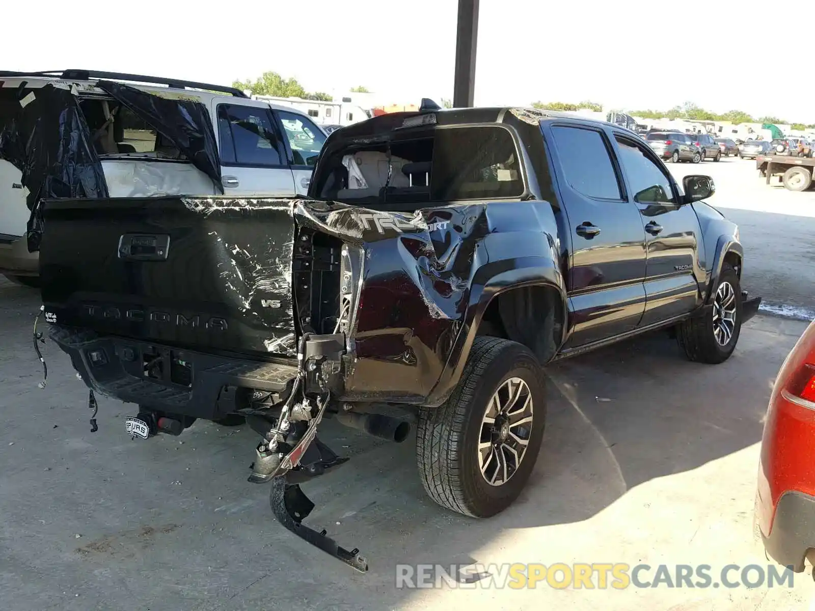 4 Photograph of a damaged car 3TMAZ5CN0LM123118 TOYOTA TACOMA 2020