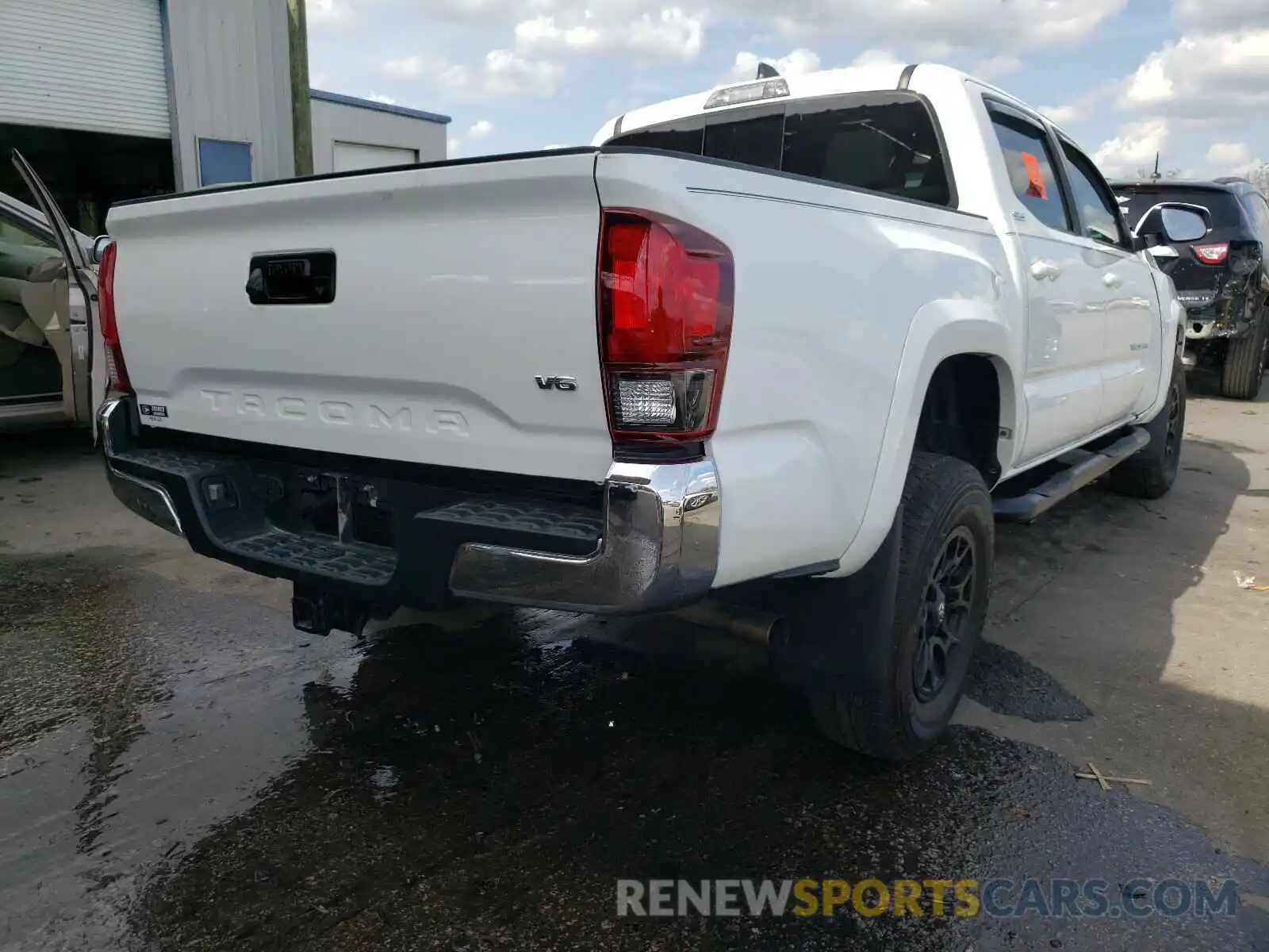 4 Photograph of a damaged car 3TMAZ5CN0LM126312 TOYOTA TACOMA 2020