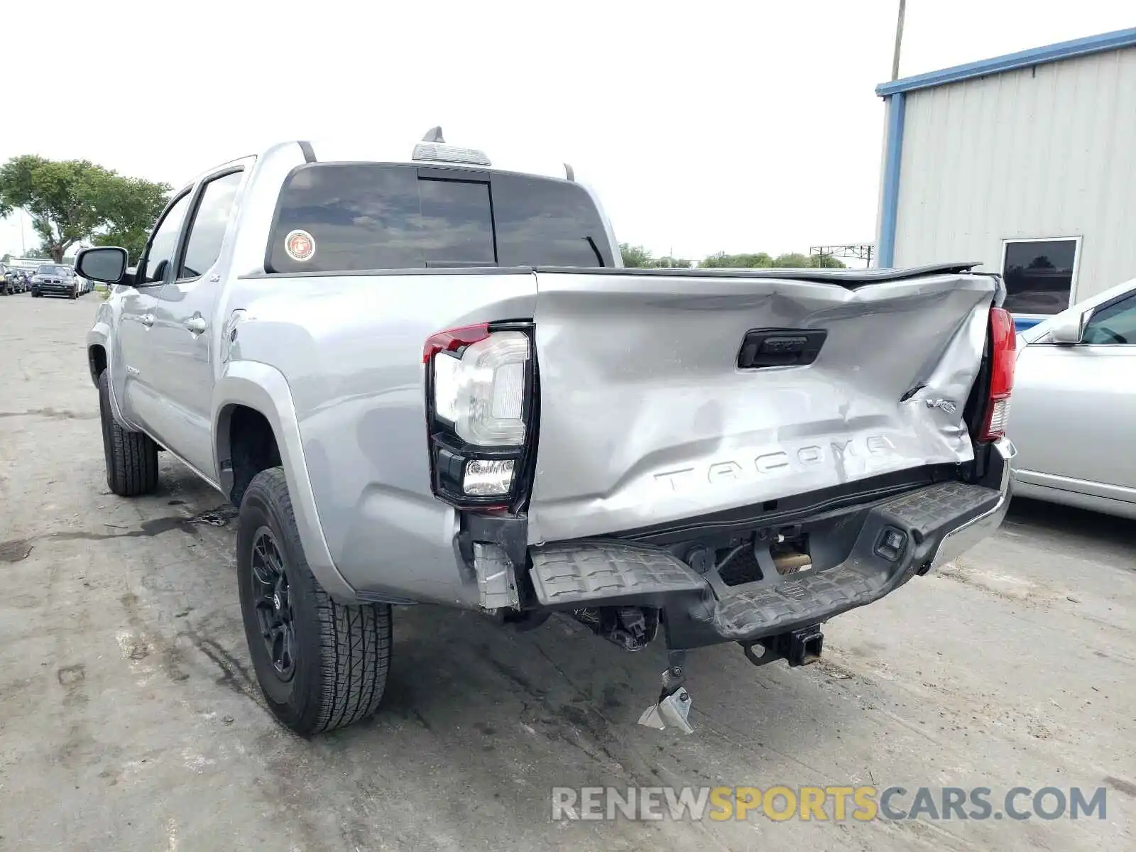 3 Фотография поврежденного автомобиля 3TMAZ5CN0LM128058 TOYOTA TACOMA 2020