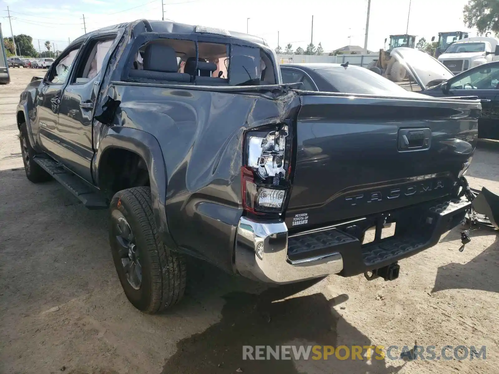 3 Photograph of a damaged car 3TMAZ5CN0LM130361 TOYOTA TACOMA 2020