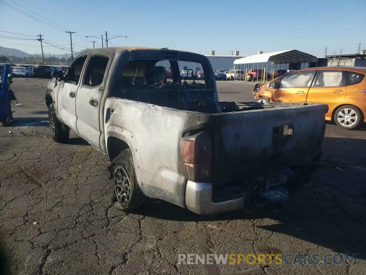 3 Photograph of a damaged car 3TMAZ5CN0LM137276 TOYOTA TACOMA 2020